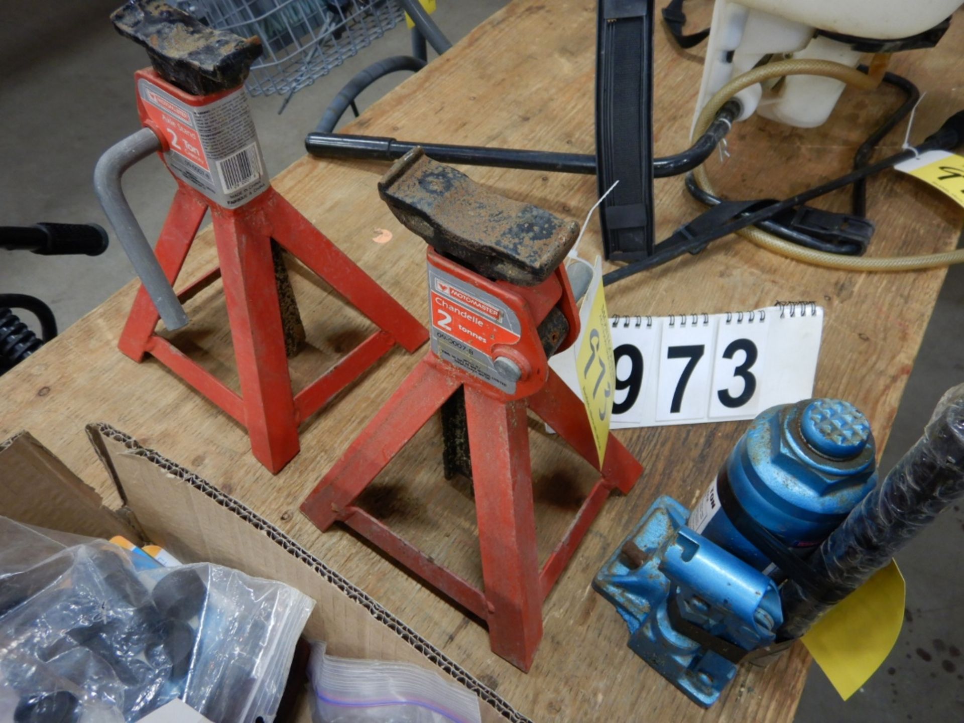 2-2 TON JACK STANDS, 4 TON BOTTLE JACK - Image 2 of 2