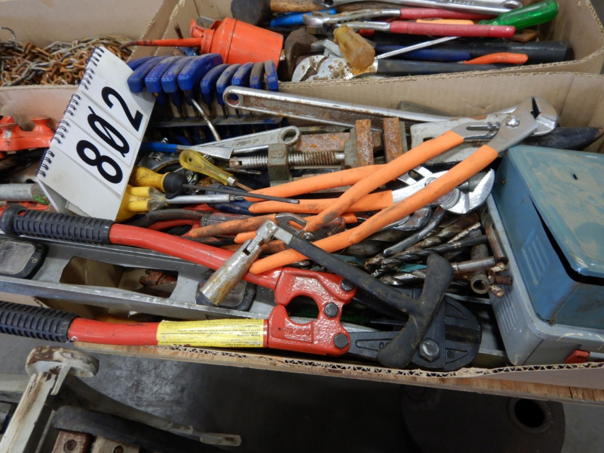 BOX OF ASSORTED HAND TOOLS - Image 2 of 2