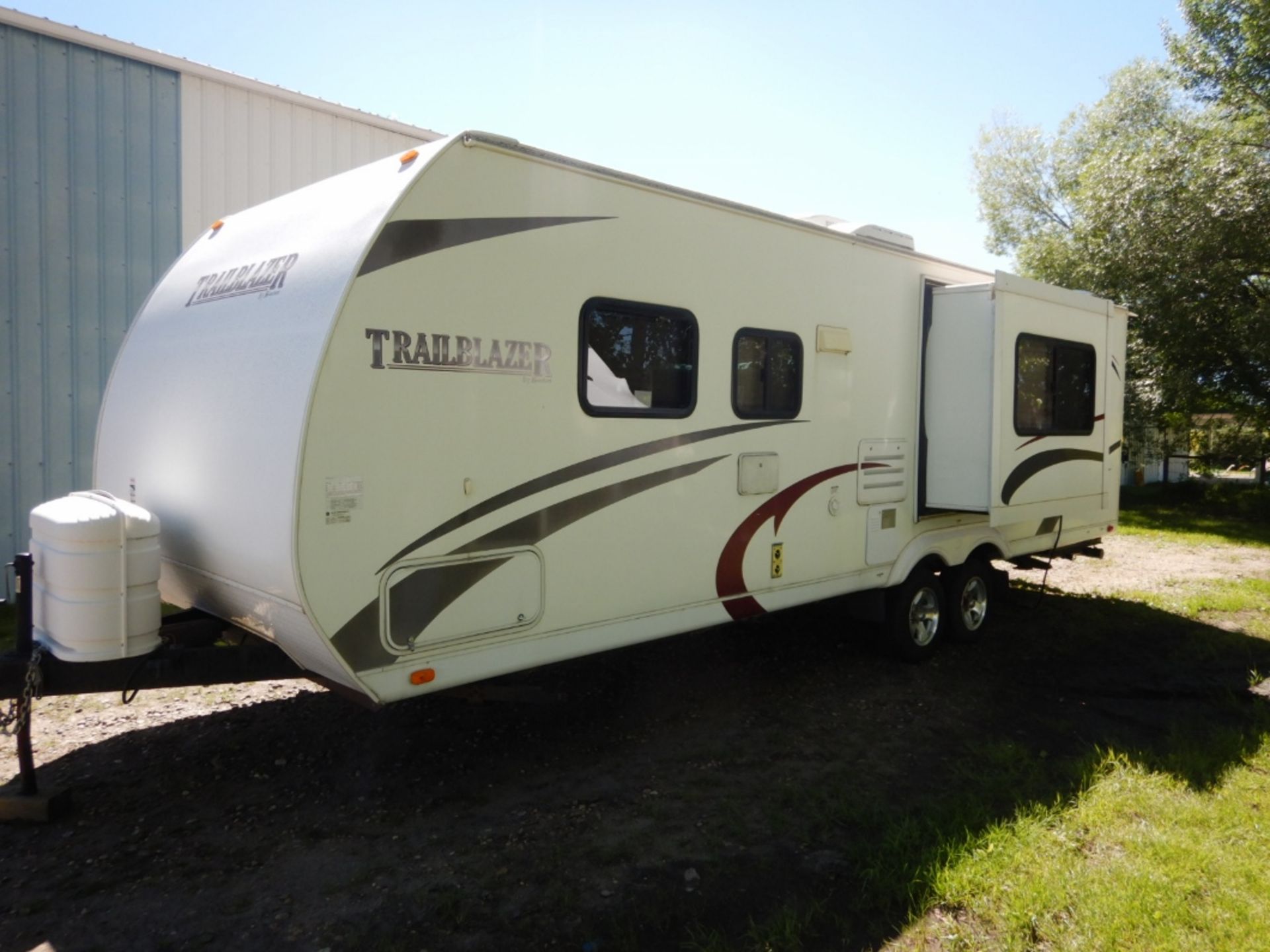 2009 KOMFORT TRAILBLAZER 278 SE TRAVEL TRAILER W/ ONE SLIDE OUT - Image 2 of 16