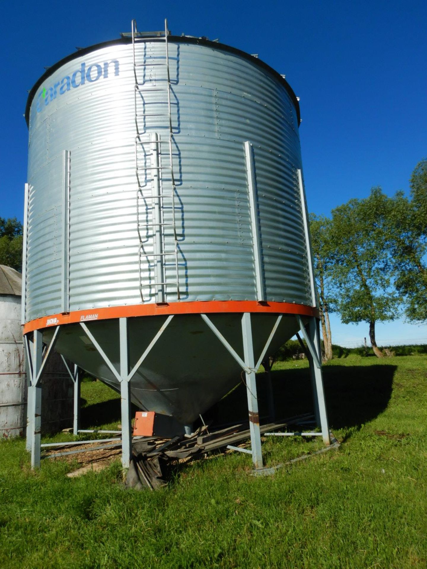 CARADON 4200 BU +- HOPPER BOTTOM GRAIN BIN ON STEEL SKID W/ FLAMAN 3 HP AERATION UNIT.LOCATED @39427