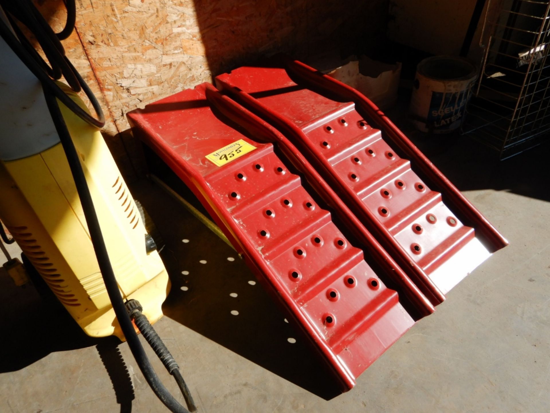 1-SET RED STEEL CAR RAMPS