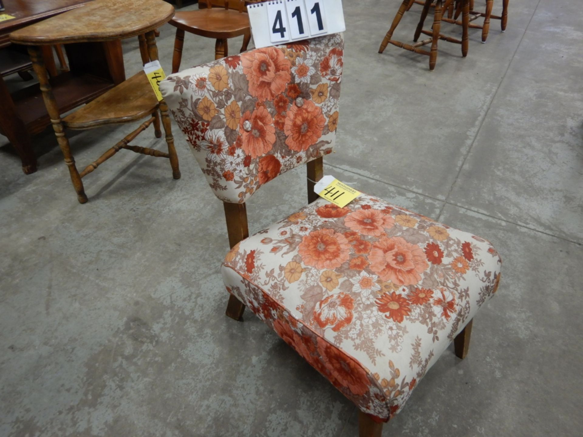RETRO FLORAL UPHOLSTERED CHAIR