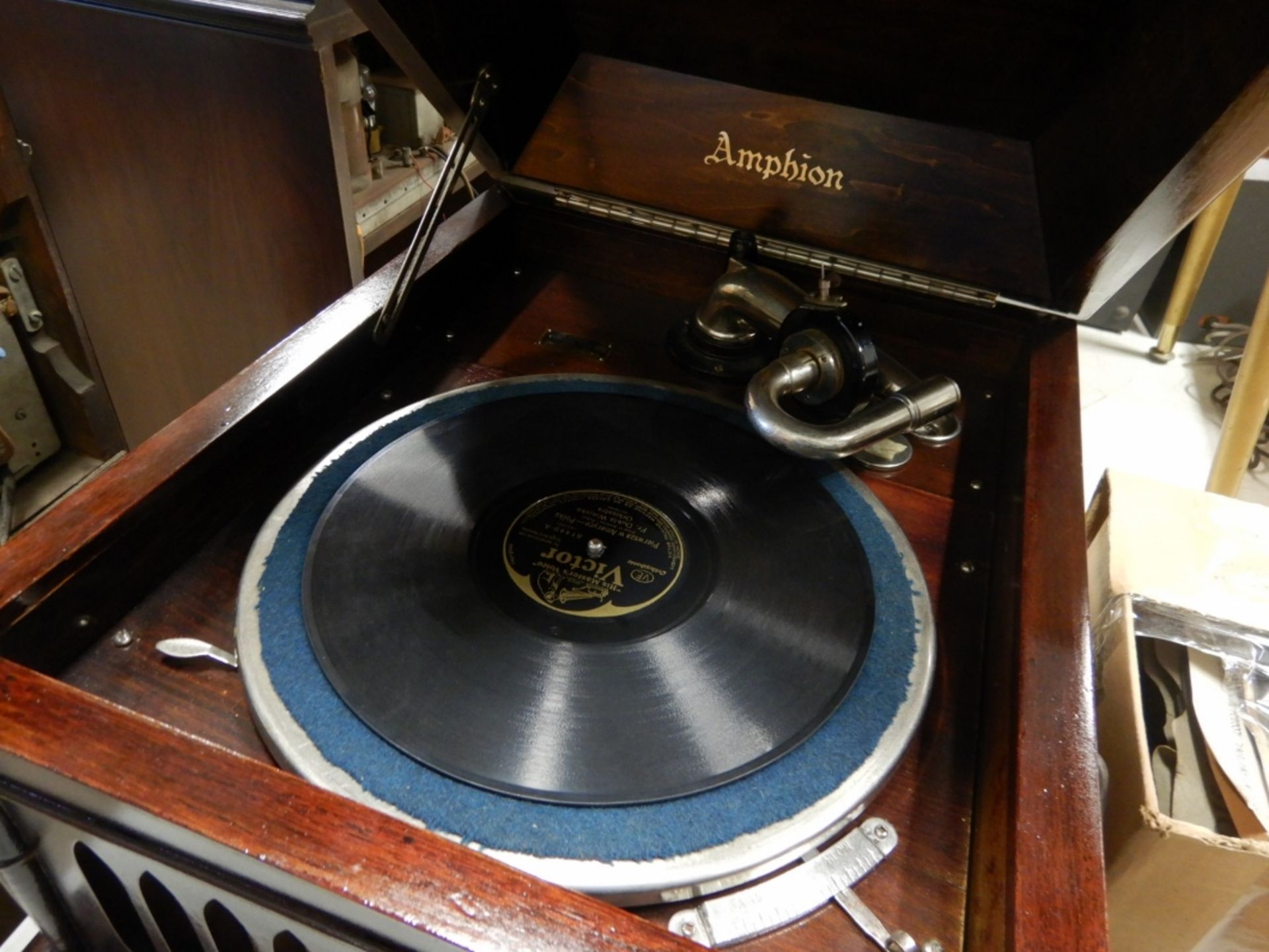 AMPHION TABLE TOP GRAMAPHONE MODEL 5 SER #63063 C/W LRG. QTY RECORDS - Image 2 of 5