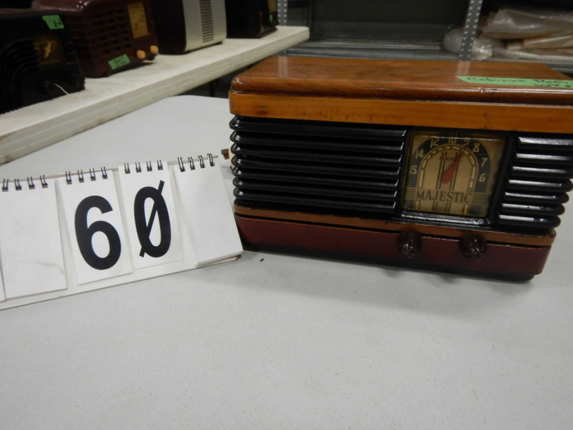 VINTAGE MAJESTIC WOOD CABINET TABLE TOP RADIO MODEL 10MA517; SERIAL # 42293