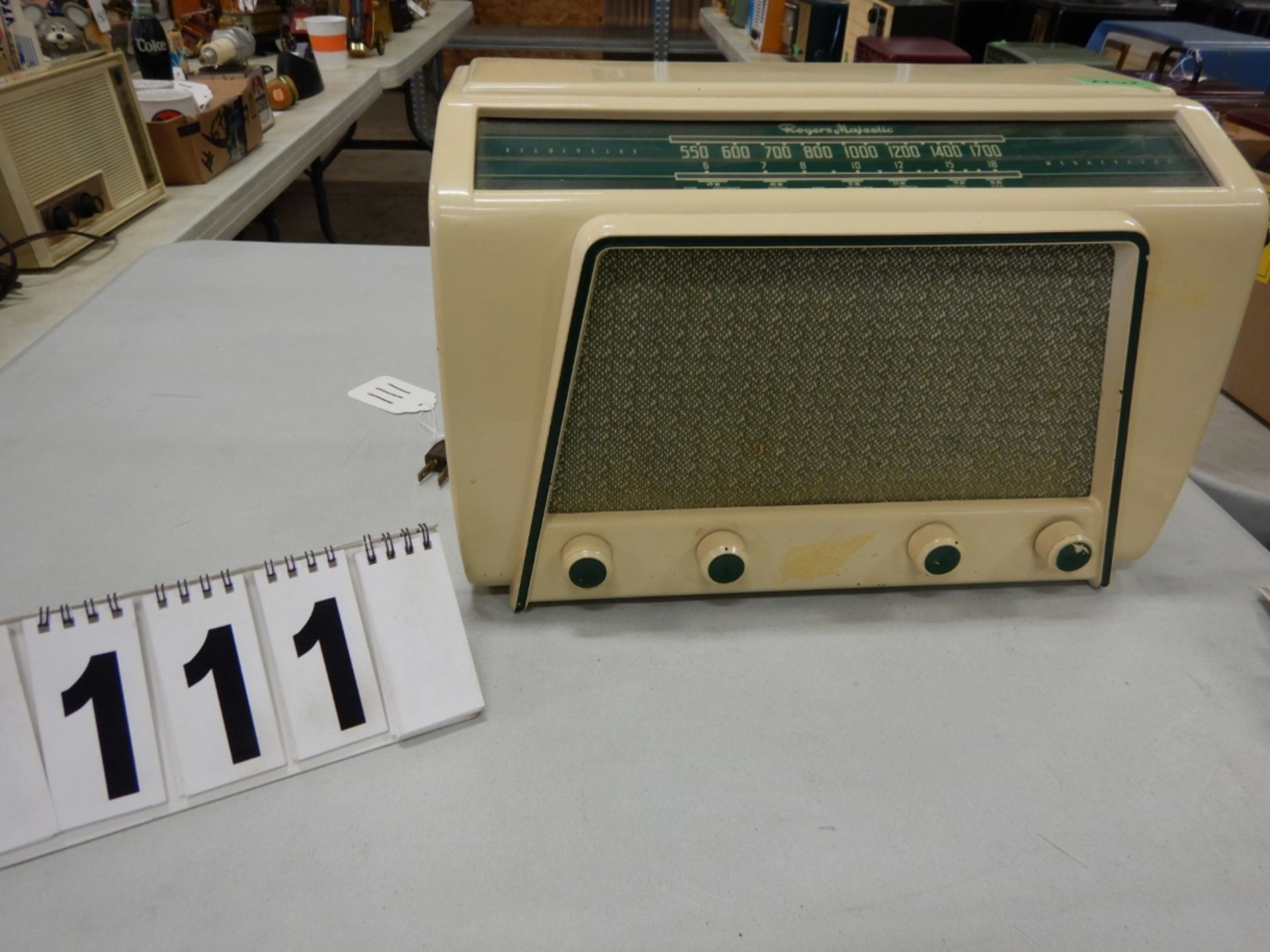 VINTAGE ROGERS MAJESTIC BAKELITE RADIO MODEL R171 SERIAL # 248092 CREAM IN COLOR