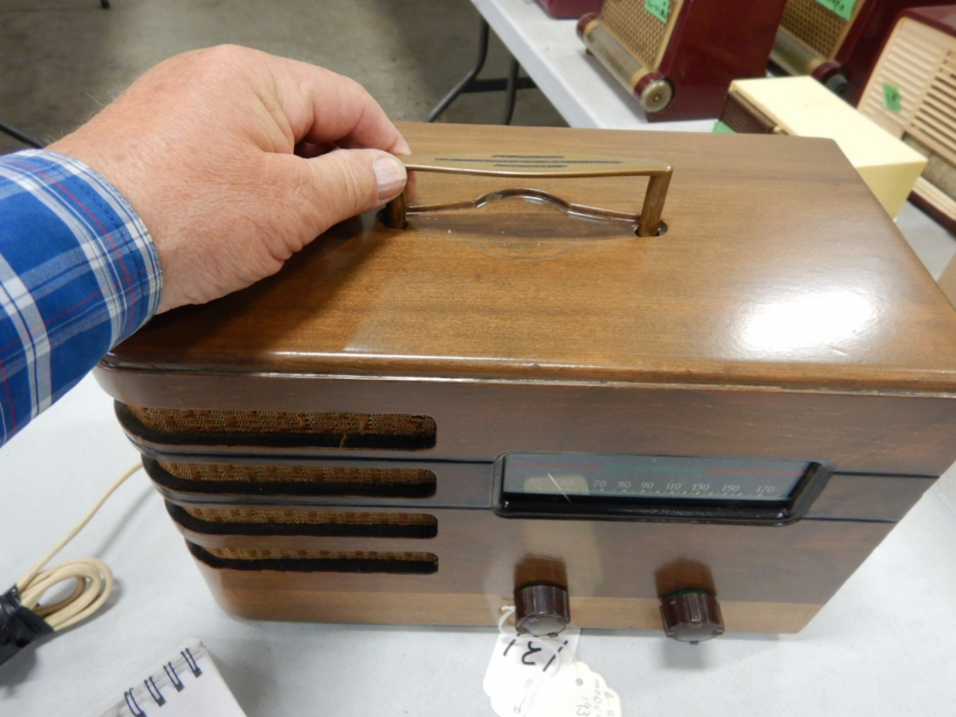 VINTAGE WESTINGHOUSE WOOD CASE RADIO MODEL 552B; SERIAL # A5020 - Image 2 of 3