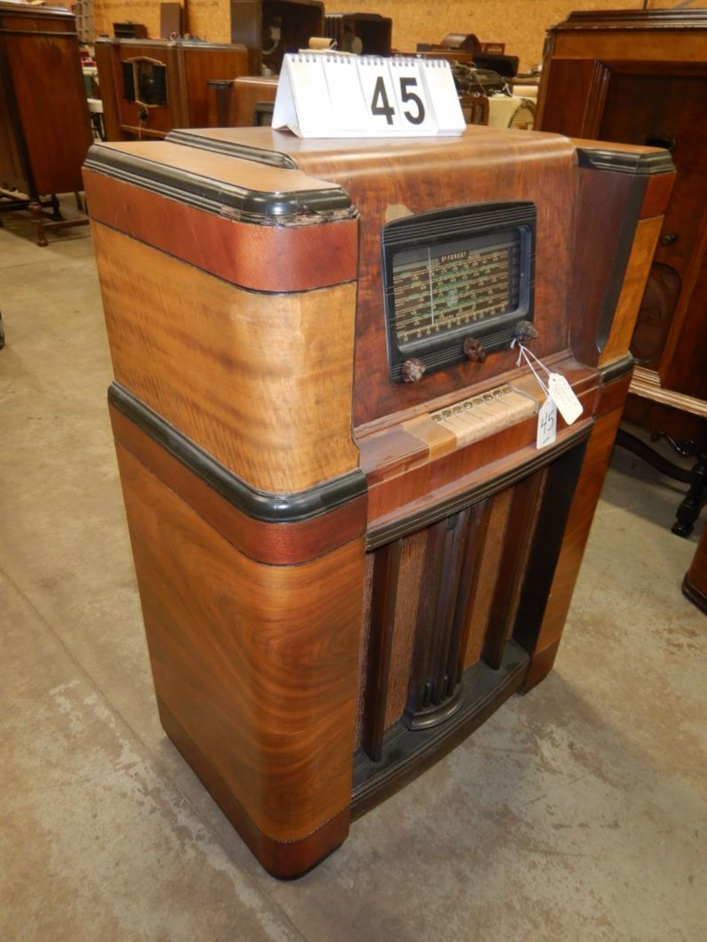 VINTAGE 1940'S DEFOREST- SHORTWAVE-STANDARD BROADCAST,CONSOLE FLOOR MODEL RADIOWOOD CABINET , - Image 2 of 4