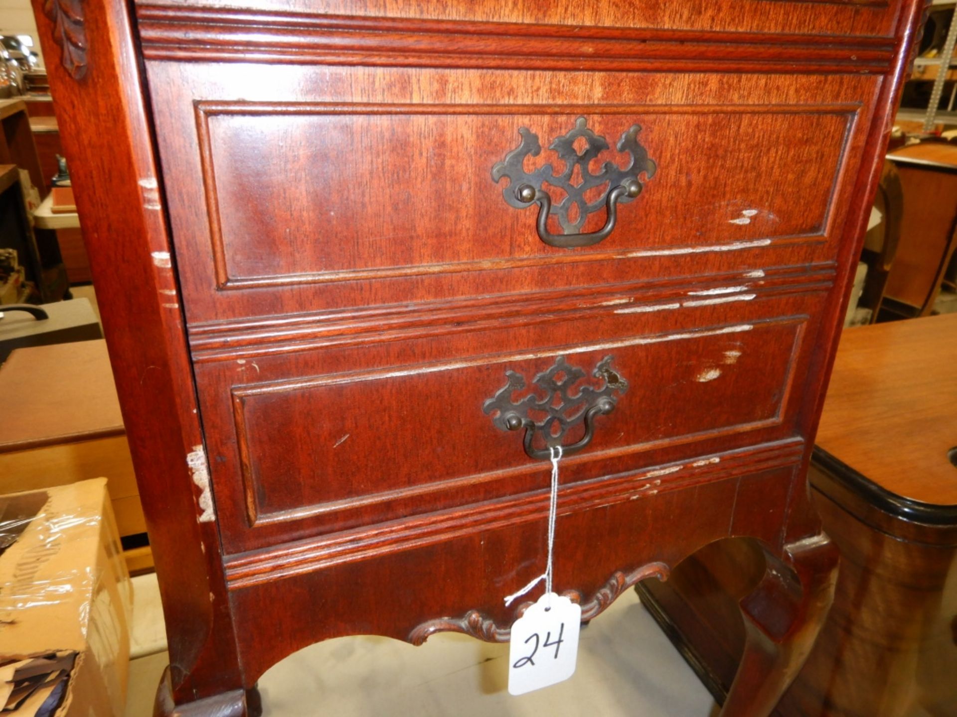 VINTAGE STEWART WARNER CHIPPENDALE COMMODE FLOOR MODEL 9001-DRADIO WITH OPEN FACE DOORWOOD BALL - Image 2 of 9