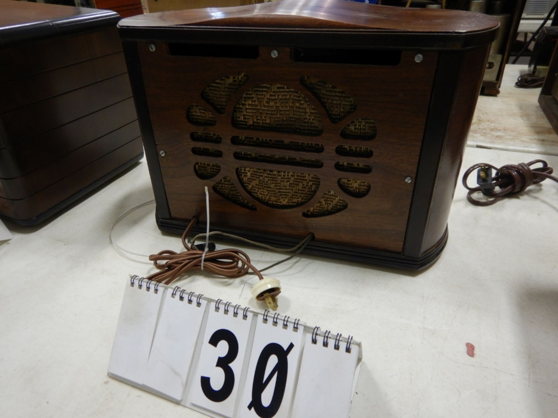 VINTAGE MARCONI #112 WOOD CABINET W/ SHORT WAVE 31 METER BANDSER #480423POWER NO MUSIC - Image 2 of 2