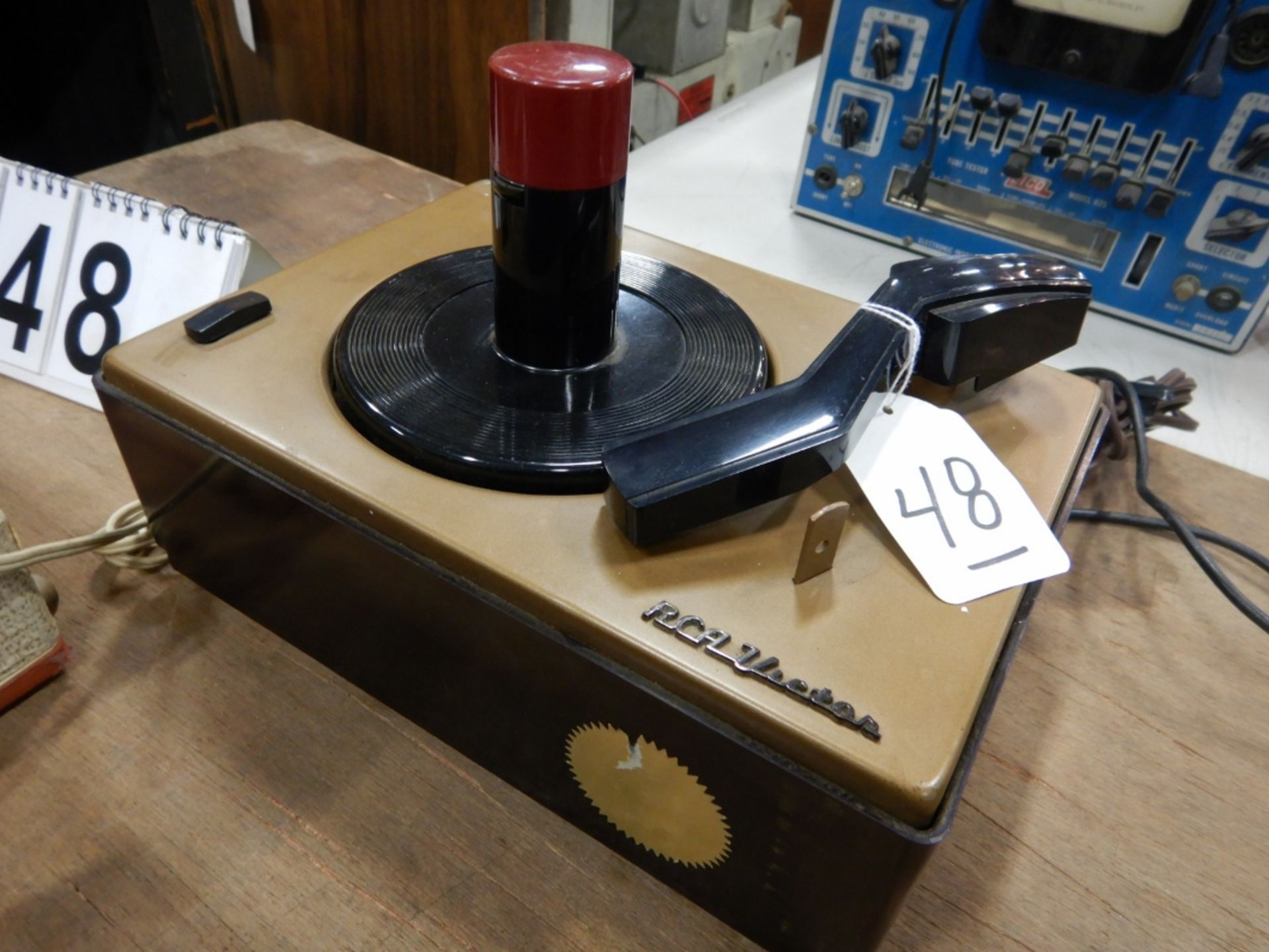 L/O TABLE TOP RECORD PLAYERS & PHONOGRAPH INCL. RCA RECORD PLAYER, CARRON PHONGRAPH, & TABLE TOP - Image 3 of 4