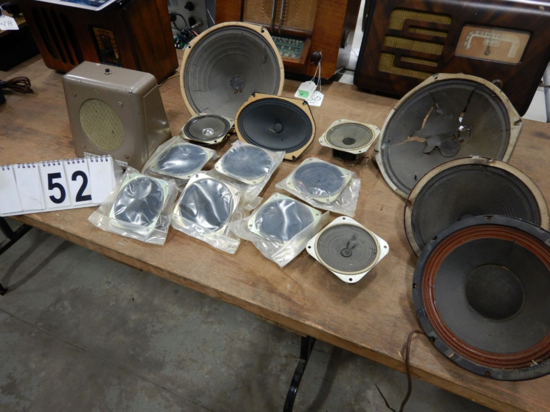 L/O SPEAKERS - VARIETY OF SIZES APPROX. 20 SPEAKERS - Image 3 of 4