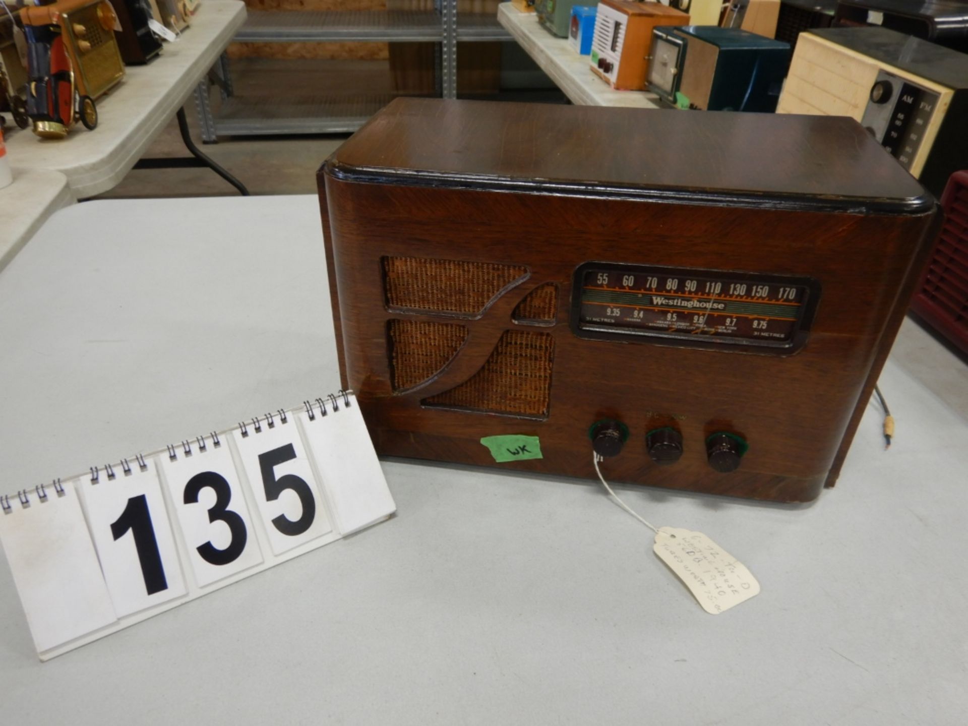 VINTAGE WESTINGHOUSE WOOD CASE RADIO MODEL 560B; SERIAL # A53586