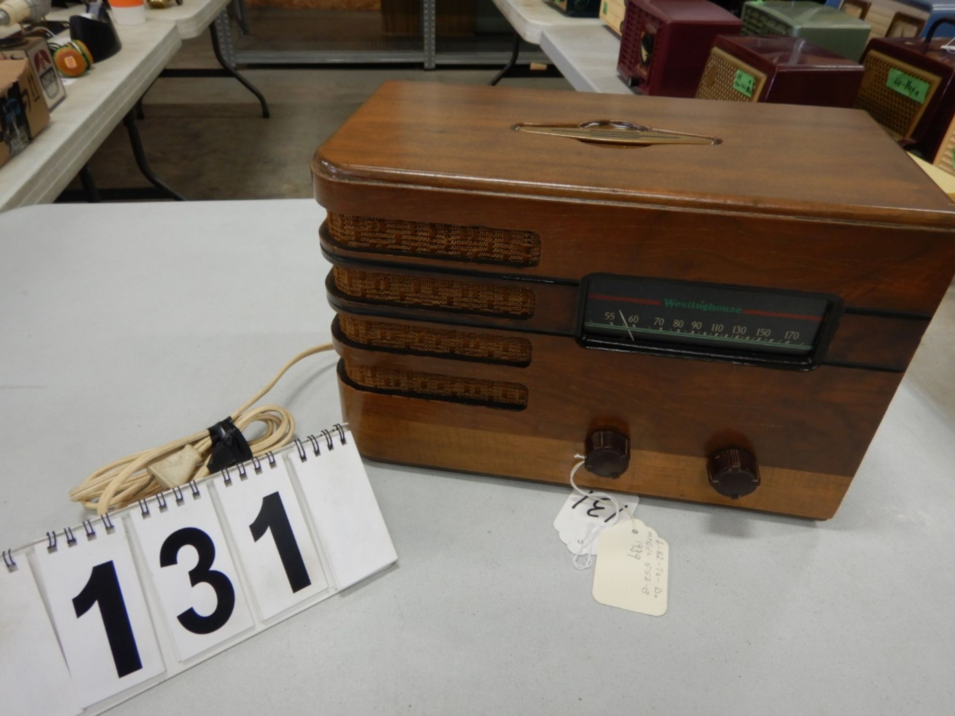 VINTAGE WESTINGHOUSE WOOD CASE RADIO MODEL 552B; SERIAL # A5020