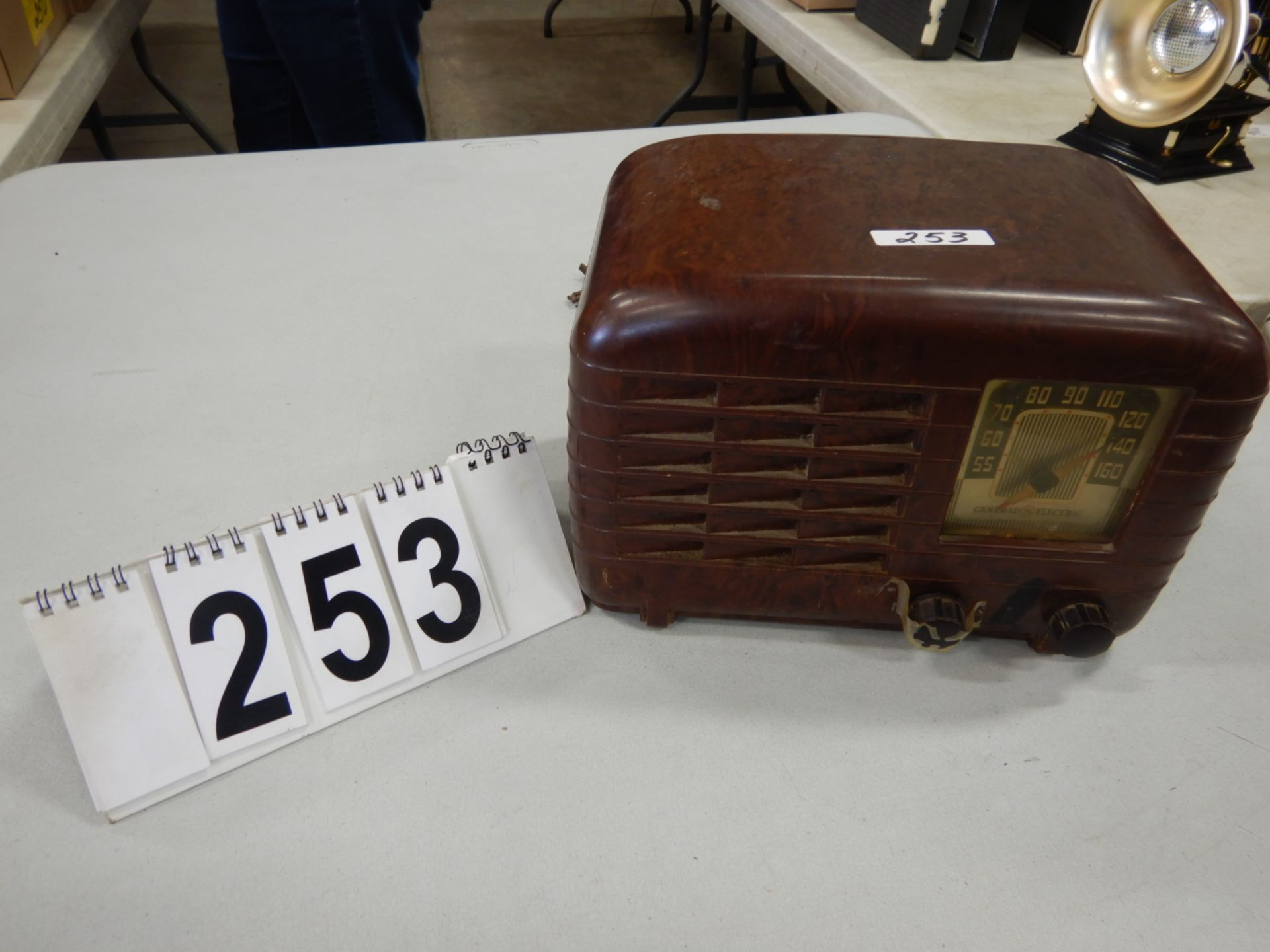 VINTAGE GE RADIO BAKELITE MODEL KL-51; SERIAL # 3079