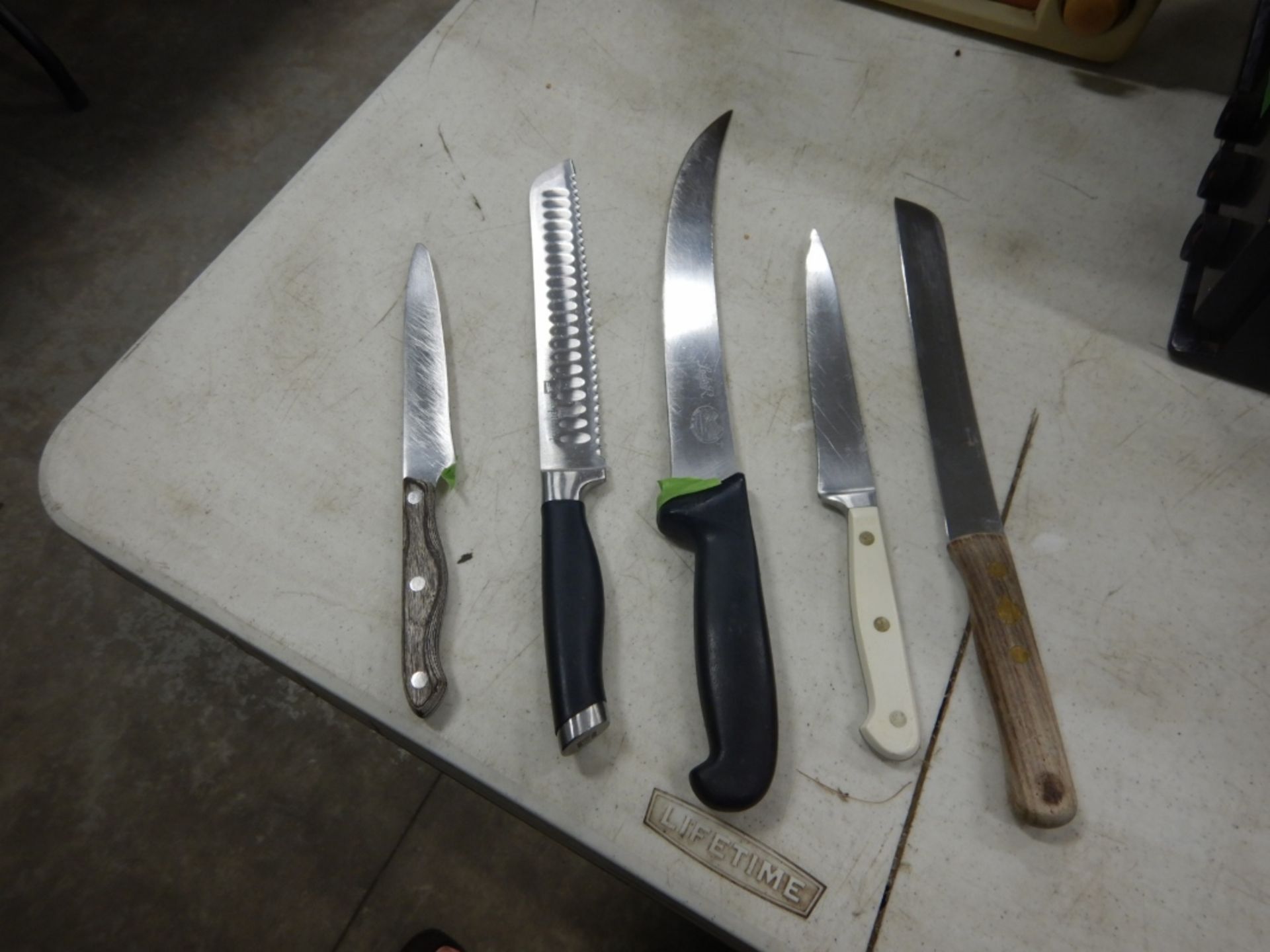 L/O KITCHEN KNIVES