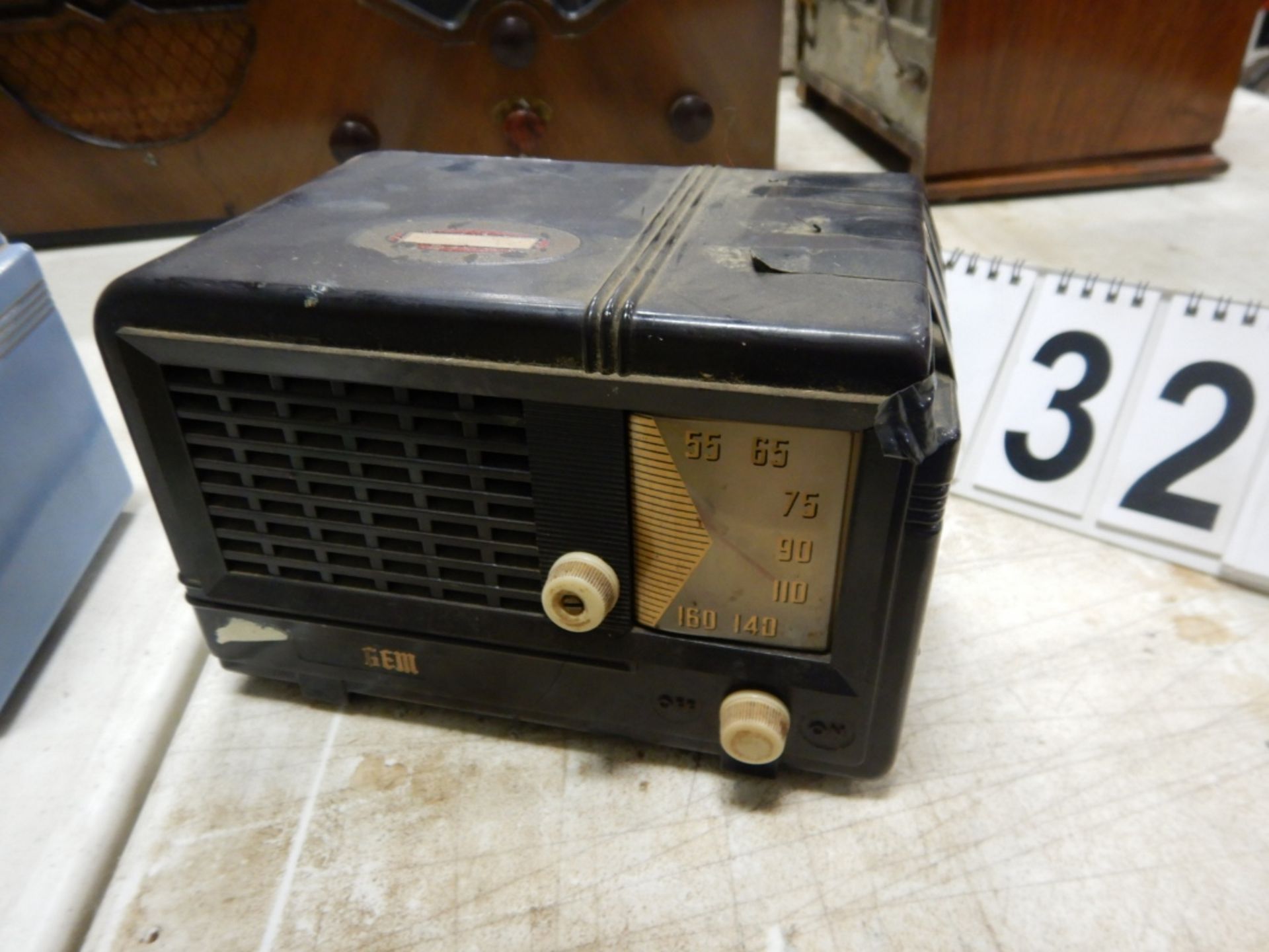 2 GEM BAKELITE VINTAGE RADIOS (SELLING TOGETHER) (BLUE MOD. 955 SERIAL # 12011 - WORKING) (BROWN - - Image 4 of 4