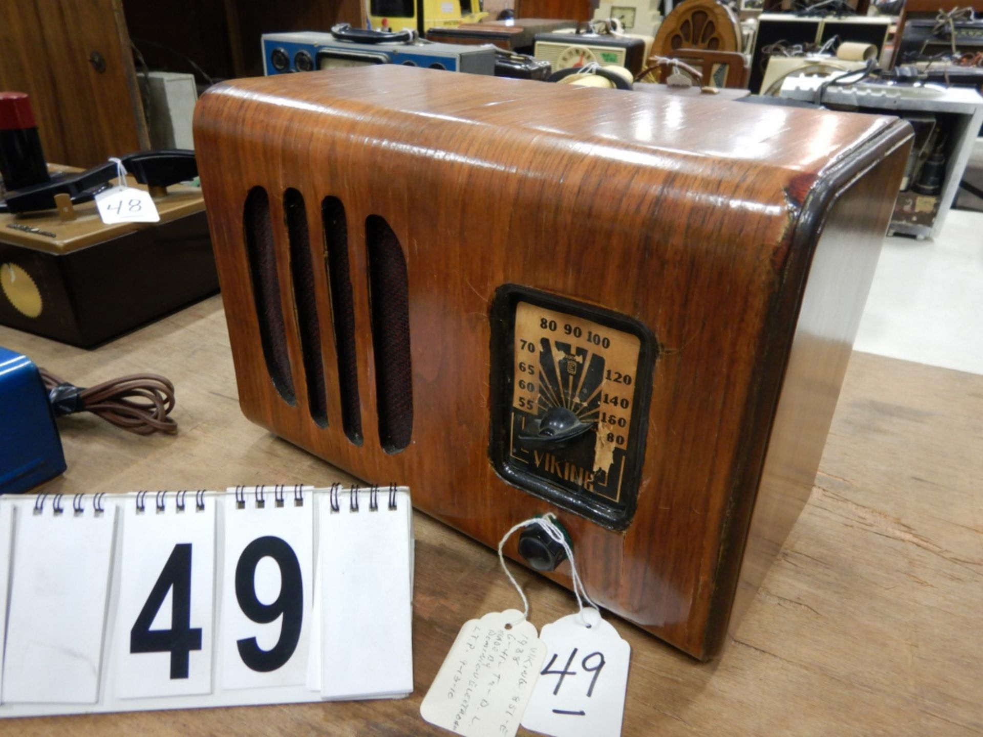 VINTAGE VIKING 1930'S WOOD CABINET TABLE TOP RADIO, MODEL 851-E; SERIAL # 173121, MADE BYDOMINION