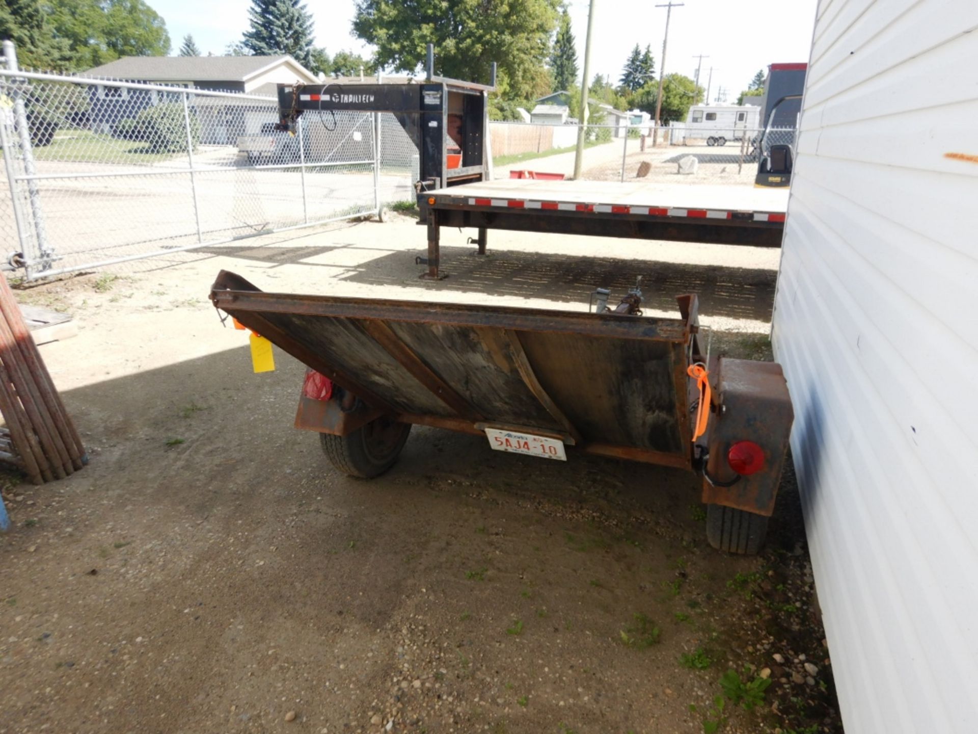 SINGLE AXLE LOWBOY SMALL EQUIPMENT TRAILER - Image 3 of 4