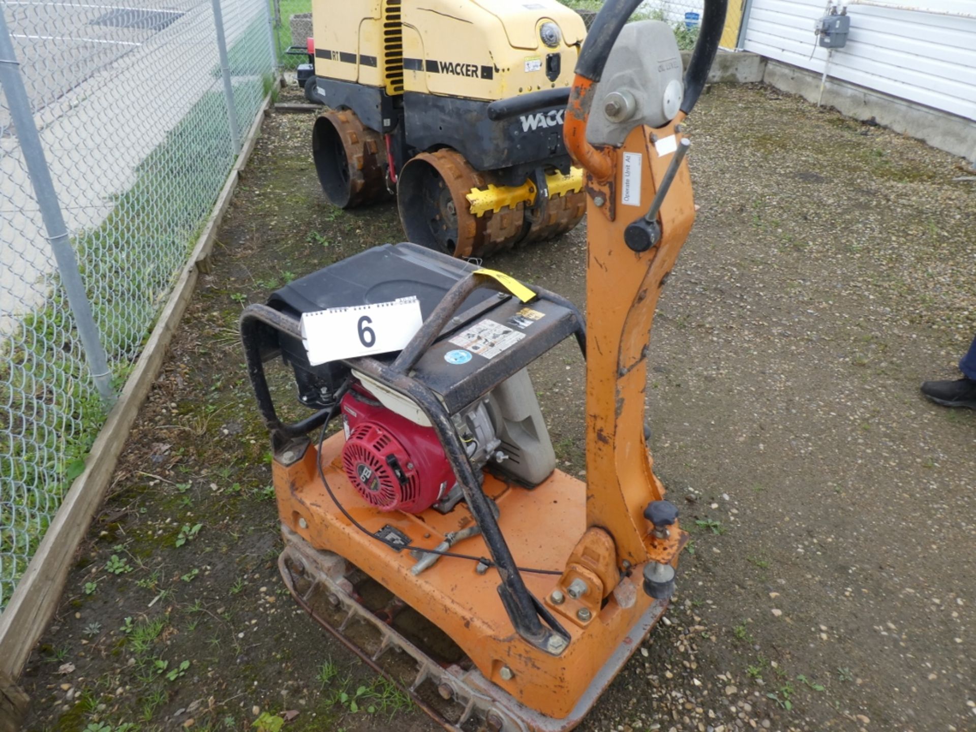 MIKASA PLATE COMPACTOR W/ 13 HP HONDA ENGINE, MODEL MVH406GH, 800 LB, S/N S2231