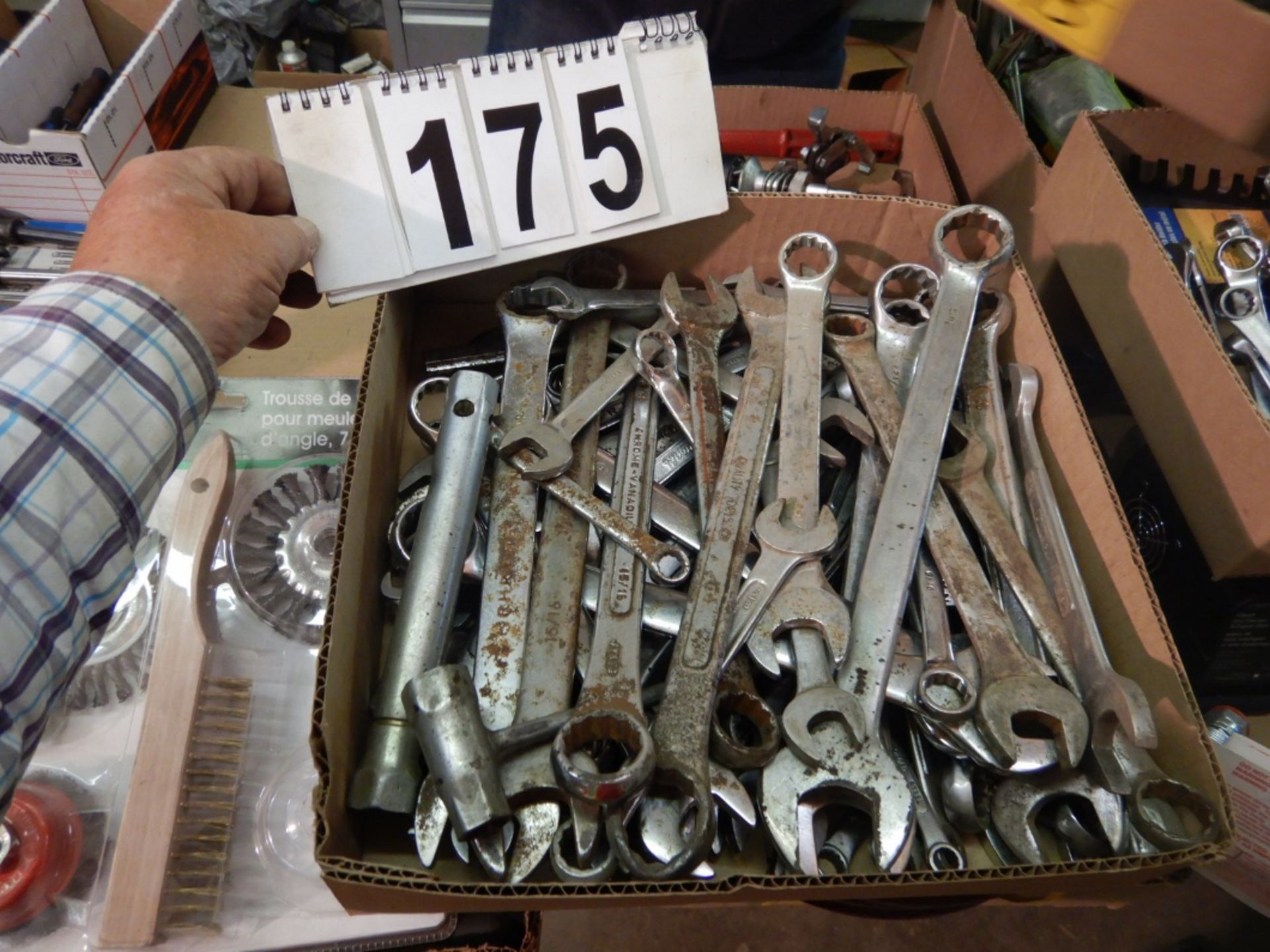 L/O ASSORTED COMBINATION HAND WRENCHES