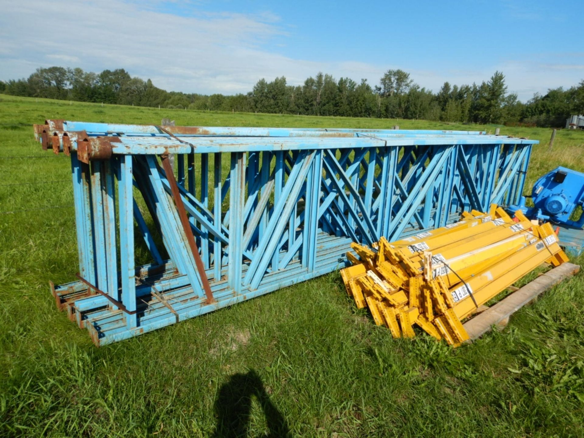 L/O INDUSTRIAL PALLET RACKING INCLUDING 10-22FT X 44" UPRITES, 44-8FT CROSSBEAMS