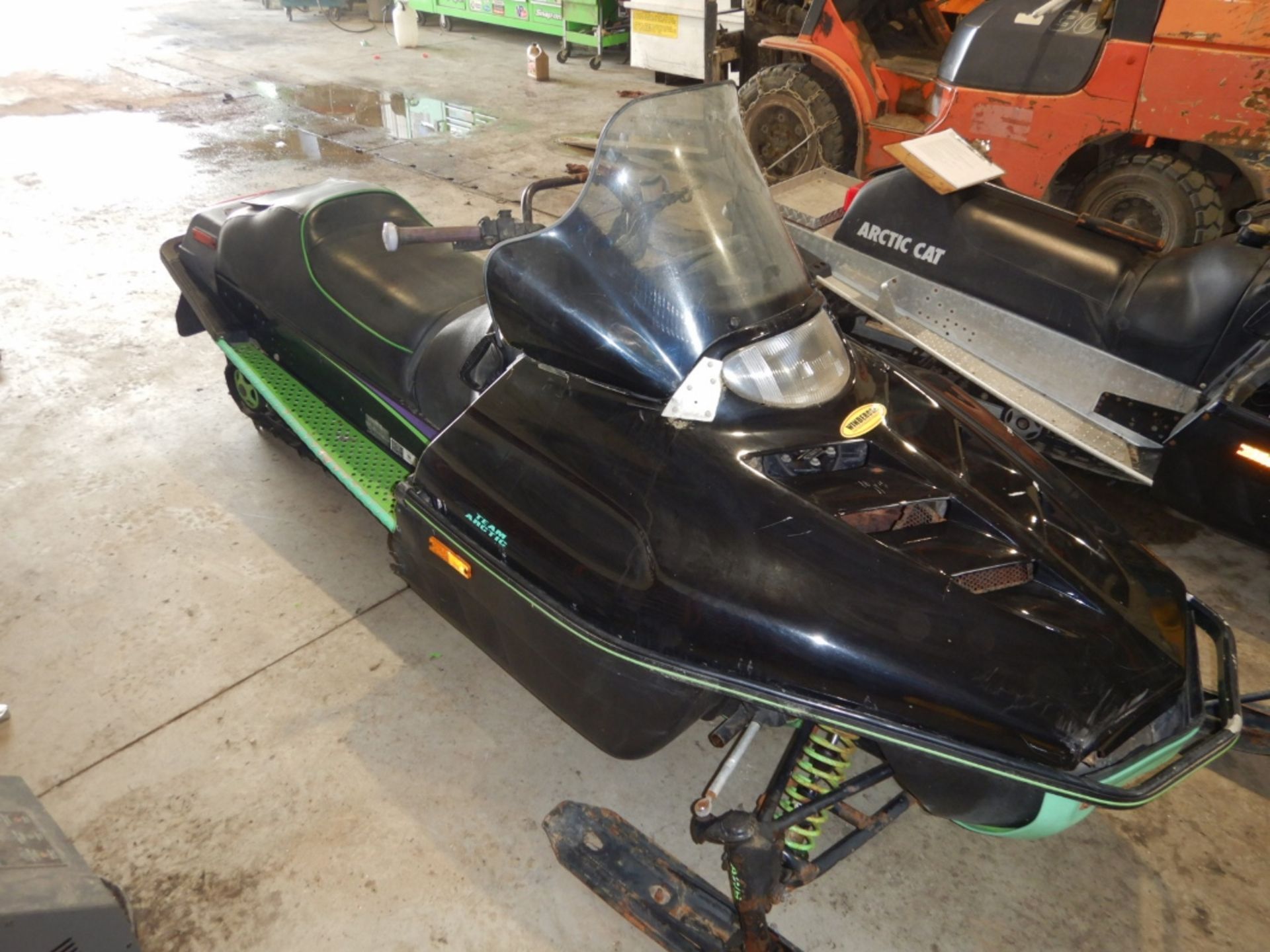 1995 ARTIC CAT 580 MOUNTAIN CAT SNOWMOBILE S/N 9626459, 1359 MILES SHOWING (RUNS GOOD, BRAKE