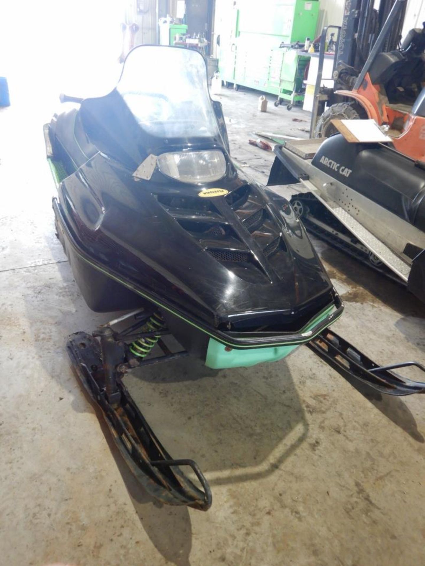 1995 ARTIC CAT 580 MOUNTAIN CAT SNOWMOBILE S/N 9626459, 1359 MILES SHOWING (RUNS GOOD, BRAKE - Image 3 of 8