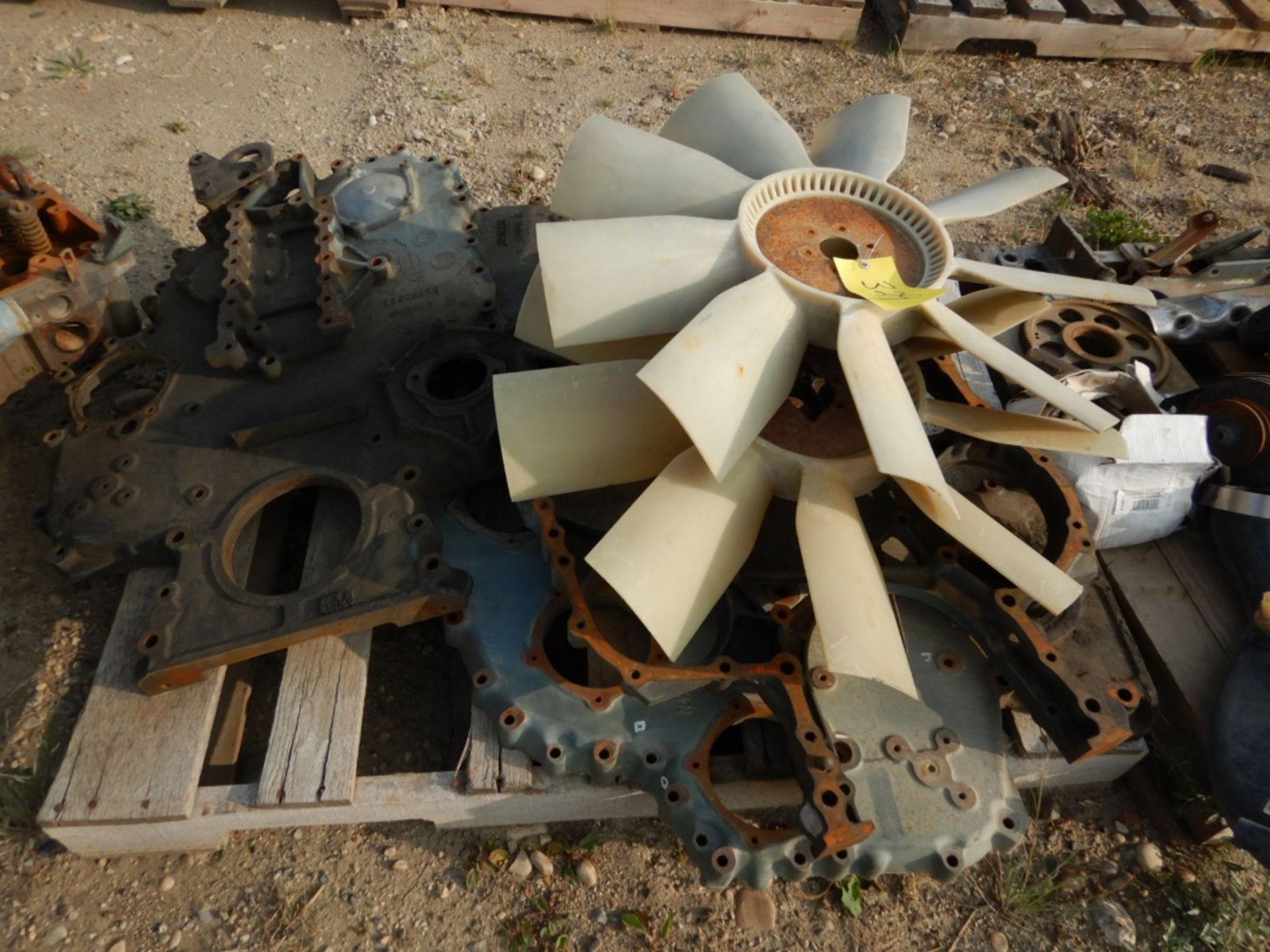 L/O ASSORTED DETROIT 60 SERIES ENGINE PARTS - Image 3 of 4