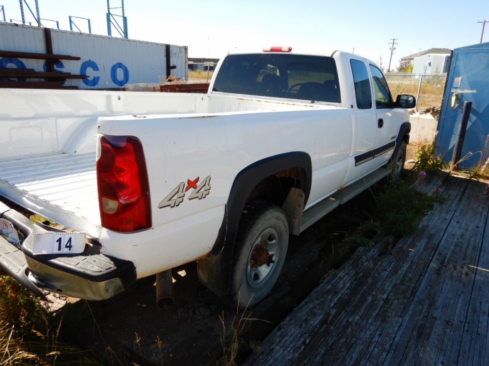 2003 CHEV 2500HD SILVERADO 4X4 PICKUP W/ EXT CAB 6.0 L V8 ENGINE, AT, IN-OPERABLE - Image 4 of 10