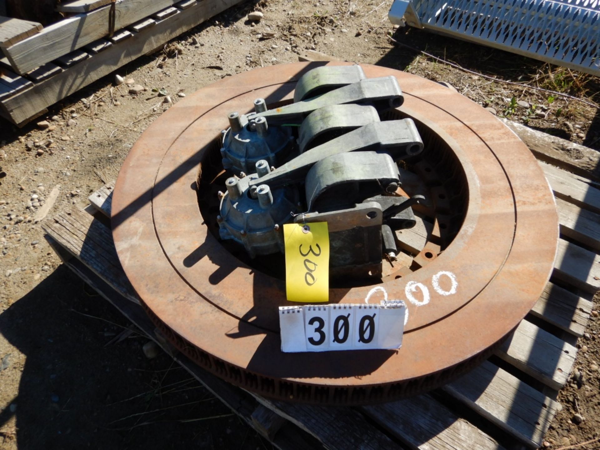 DRAWWORKS UNUSED ROTOR AND USED CALIPER