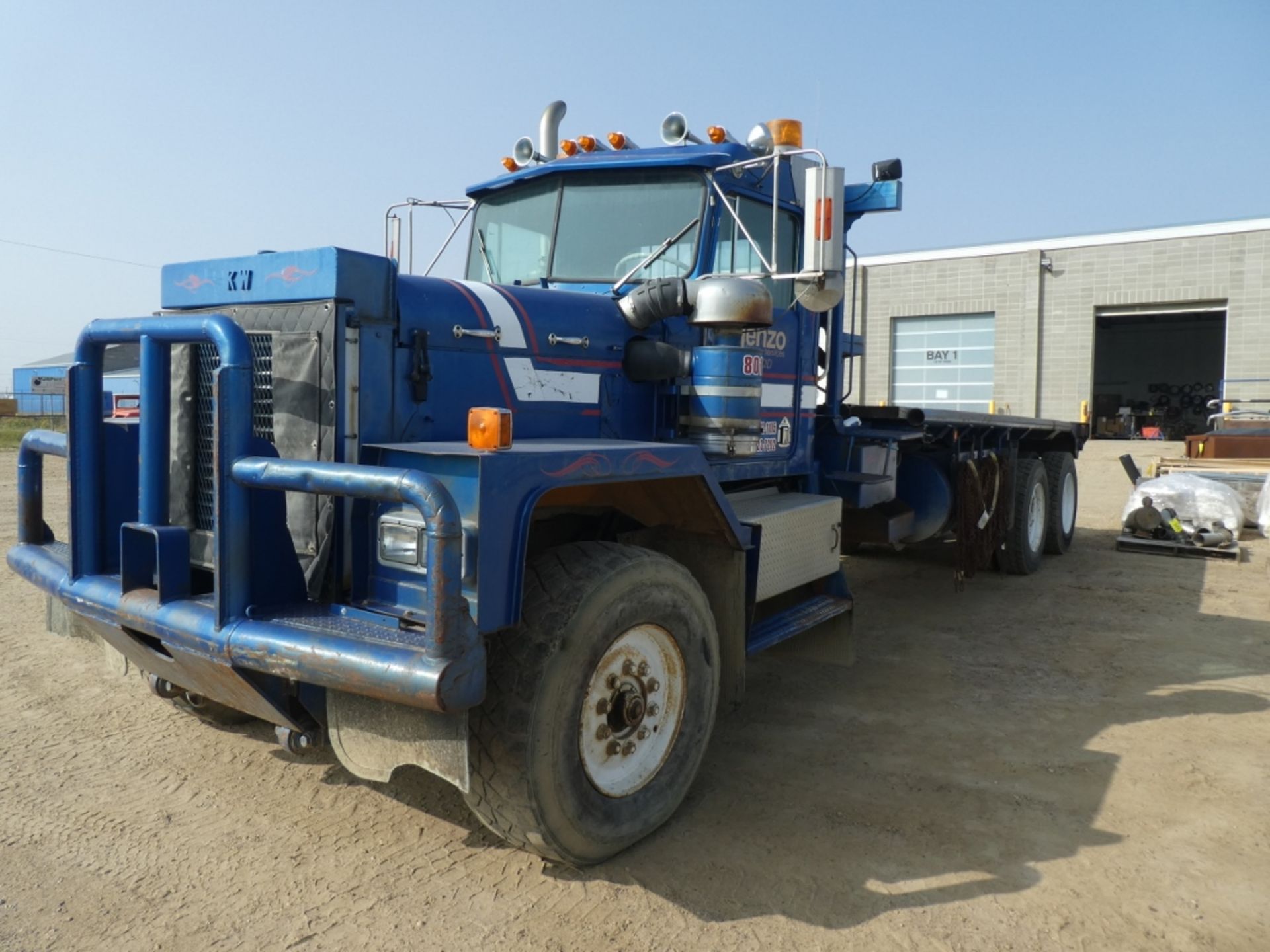 10/1980 KENWORTH LW 900 WINCH TRACTOR W/LIVE 20FT BED, DBL WINCH SYSTEM , ROAD RANGER TRANSMISSION, - Image 2 of 14