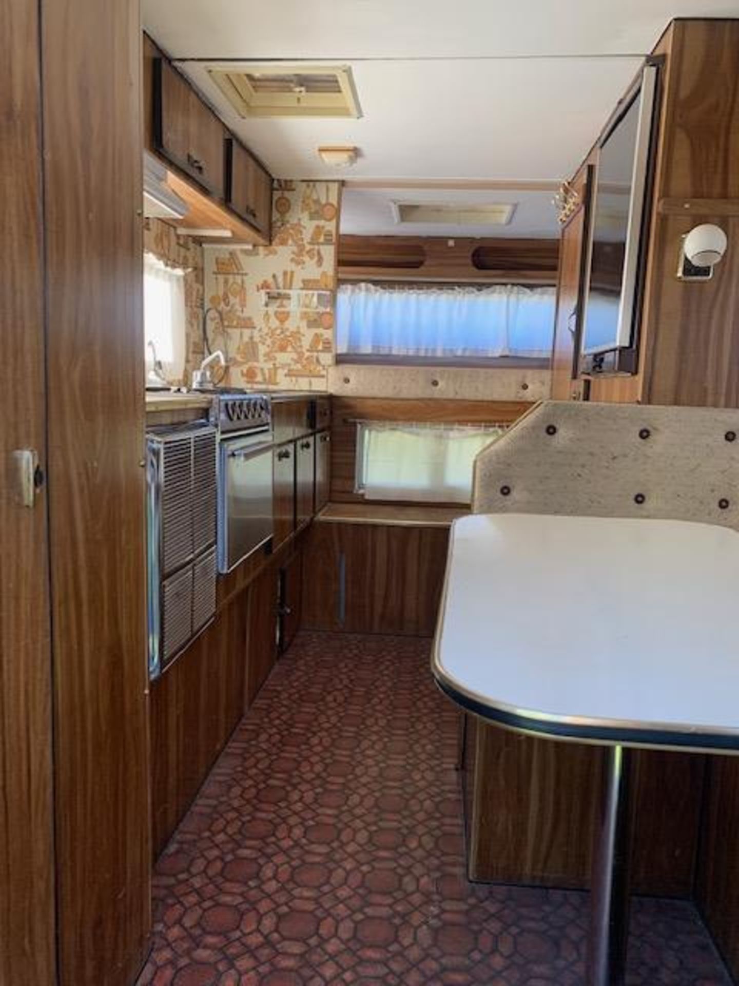 OKANAGAN TRUCK CAMPER - 10 1/2 FT 1976 MODEL 10676 S/N 7J11335 - Image 7 of 30