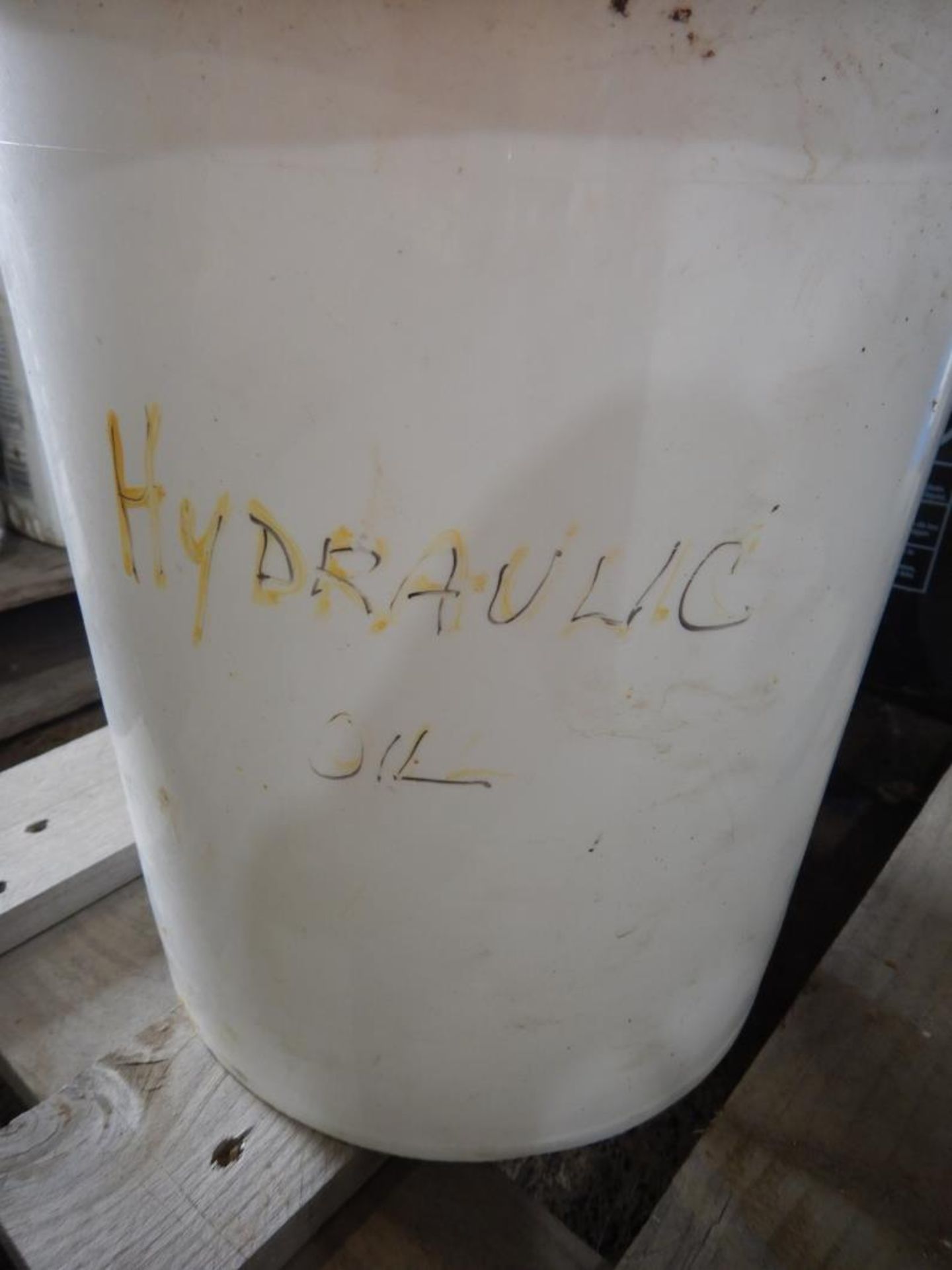 1-PAIL +/- HYDRAULIC FLUID - Image 2 of 2