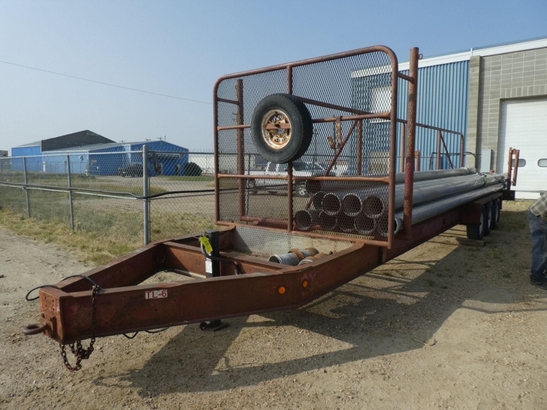 1993 ROD'S WELDING 40 FT, 3-8000 LB AXLES, TRANSPORT TRAILER W/FRONT HOSE BASKET & REAR CLAMP