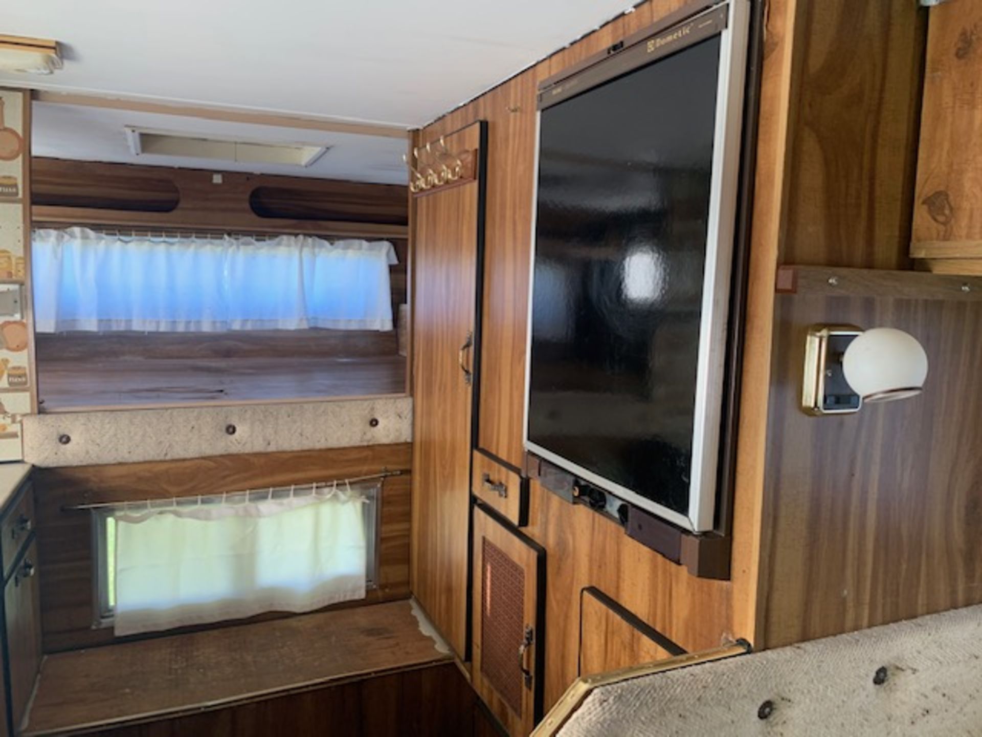 OKANAGAN TRUCK CAMPER - 10 1/2 FT 1976 MODEL 10676 S/N 7J11335 - Image 10 of 30