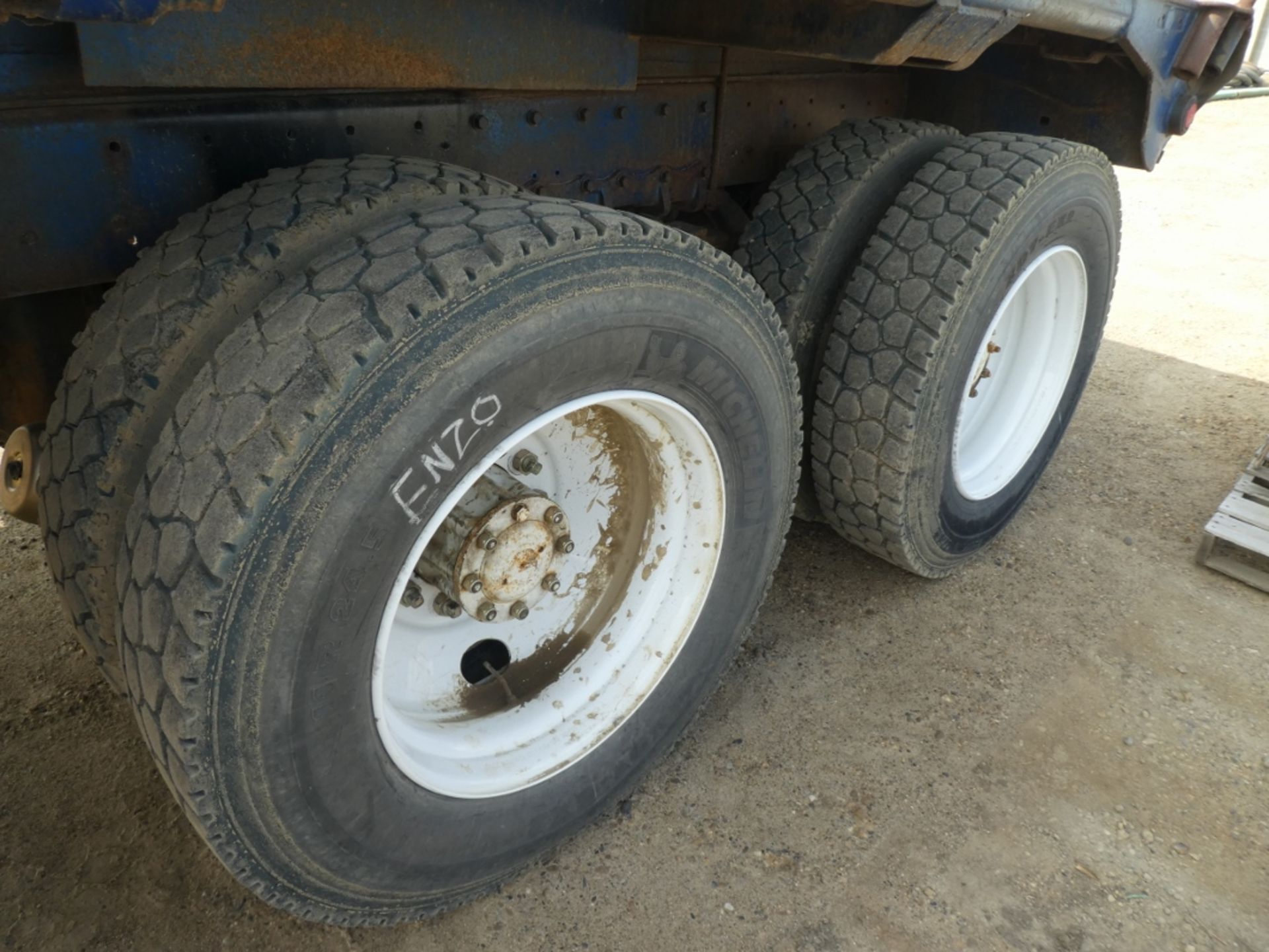 10/1980 KENWORTH LW 900 WINCH TRACTOR W/LIVE 20FT BED, DBL WINCH SYSTEM , ROAD RANGER TRANSMISSION, - Image 6 of 14