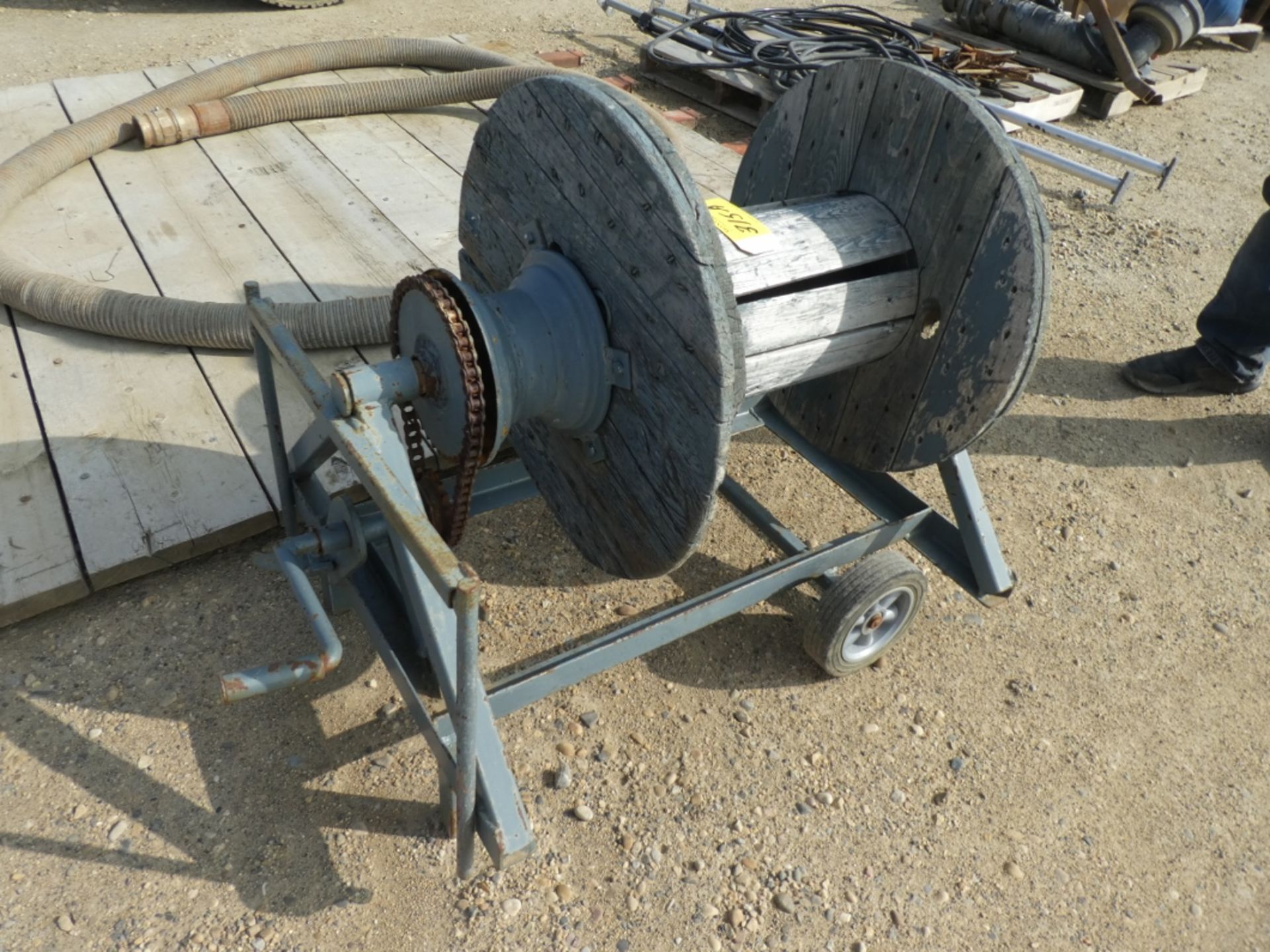 SHOP BILT INDUSTRIAL HOSE REEL