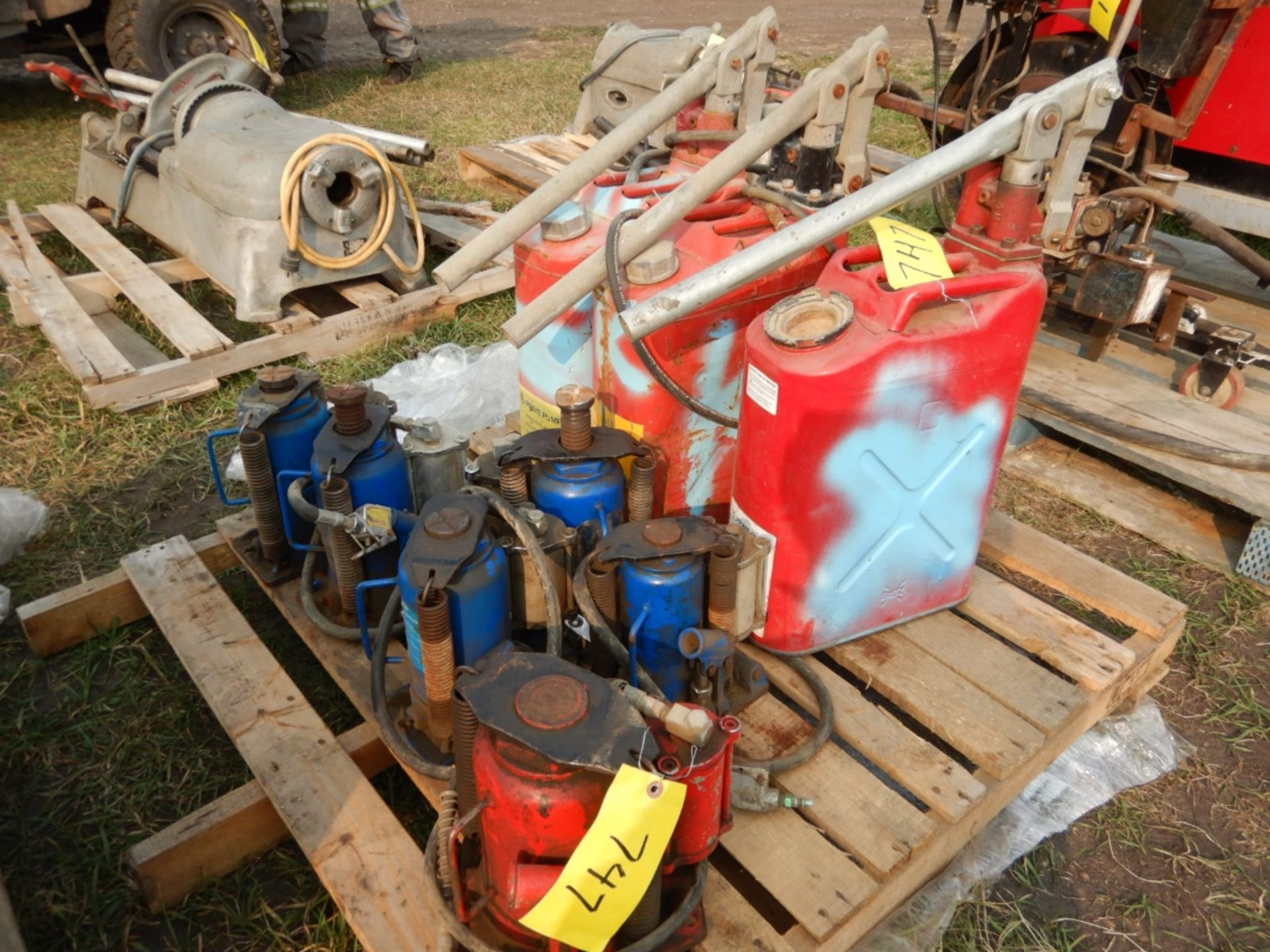 L/O 3-BAKER PUMP, 6-AIR/HYD. BOTTLE JACKS