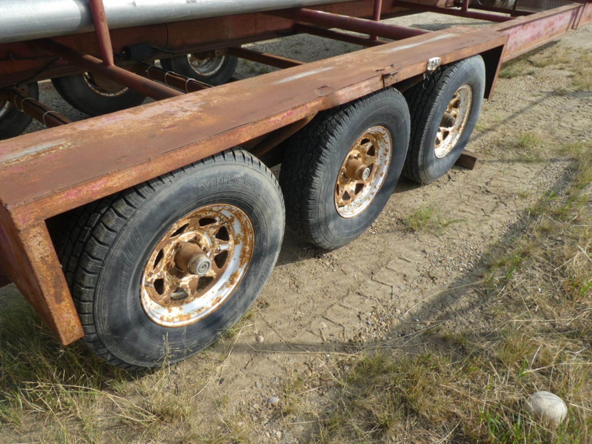 1993 ROD'S WELDING 40 FT, 3-8000 LB AXLES, TRANSPORT TRAILER W/FRONT HOSE BASKET & REAR CLAMP - Image 4 of 4