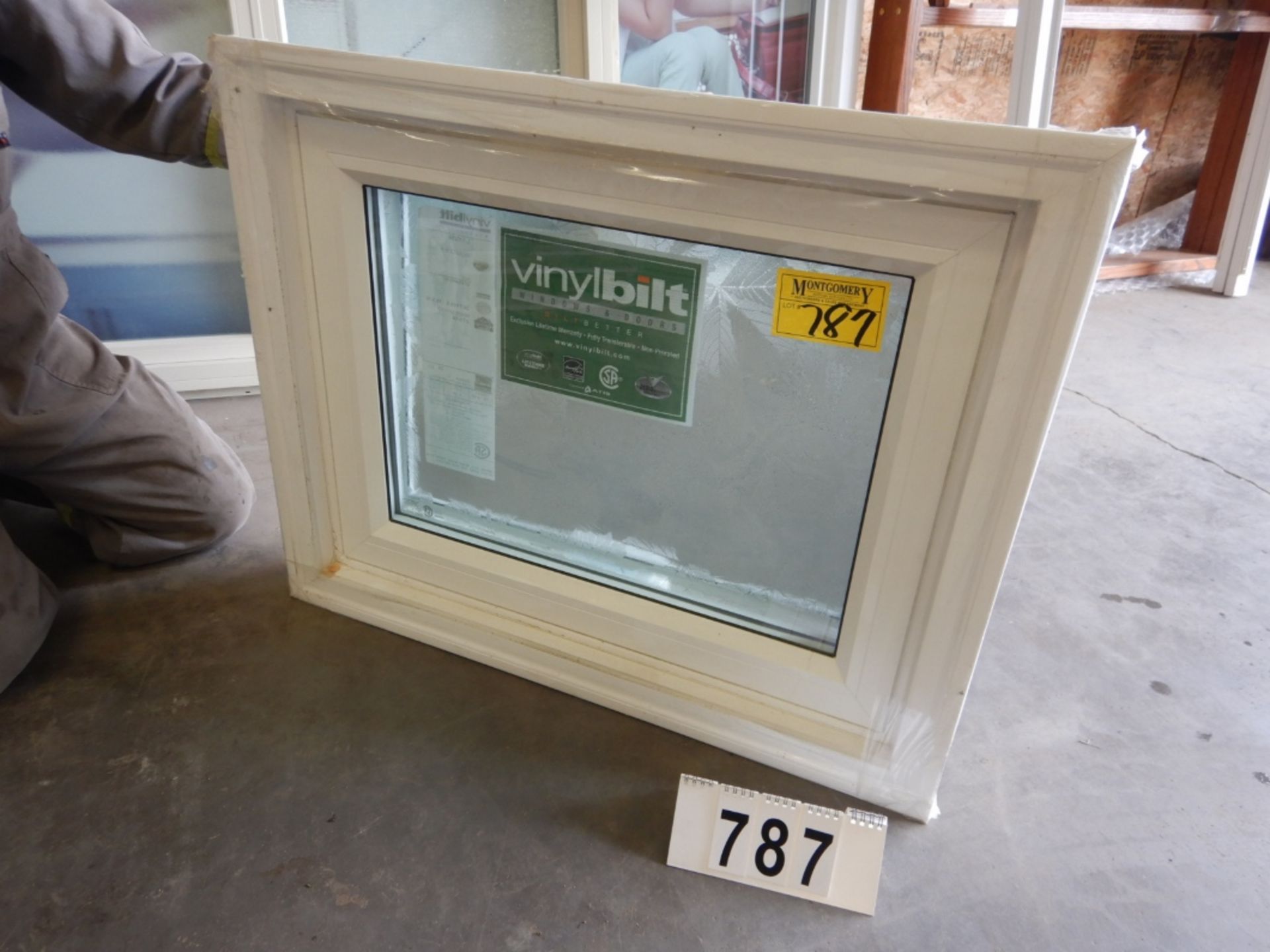 24" X 18 " BEIGE VINYL CLAD WINDOW