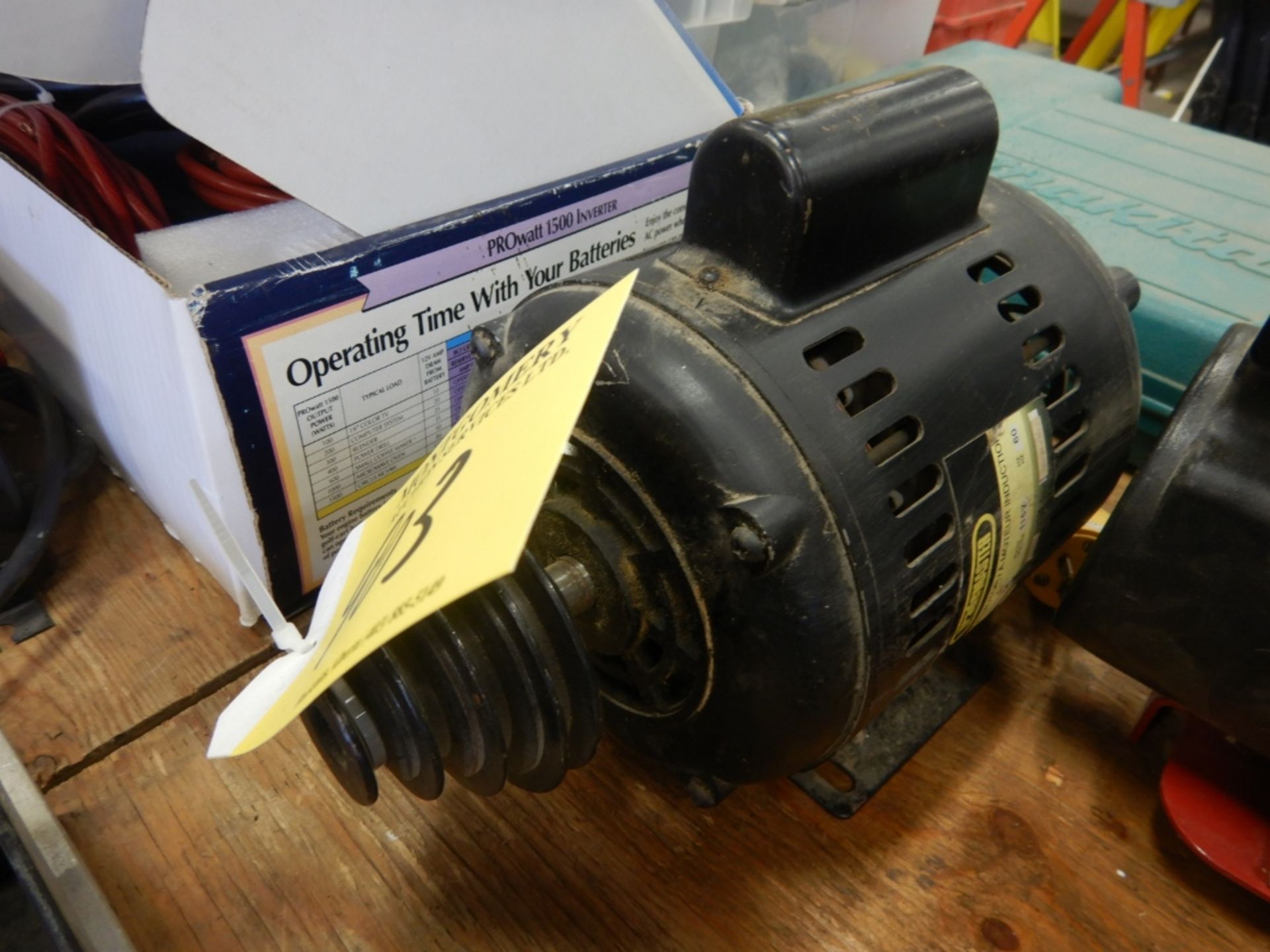 ELECTRIC MINI AIR COMPRESSOR, 115V ELECTRIC INDUCTION MOTOR - Image 3 of 4