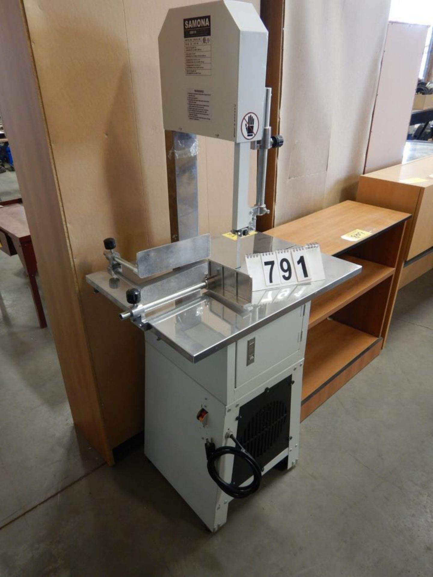 SAMONA 10" MEAT CUTTING BAND SAW W/ 3/4HP MOTOR, 110V, 18"X24" TABLE, NEW, NEVER BEEN USED. - Image 2 of 3