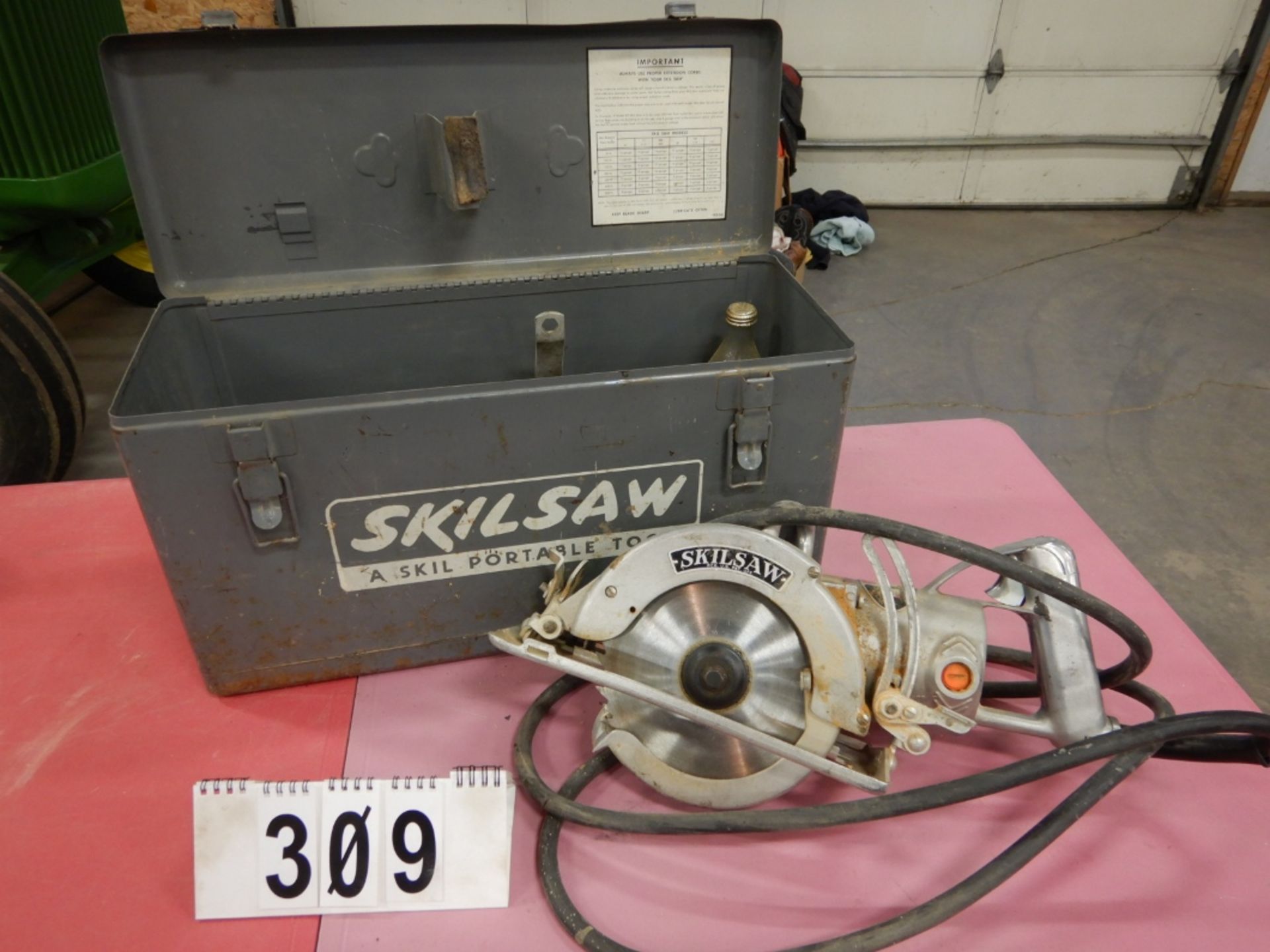 SKILSAW MODEL 77 PORTABLE CIRCULAR SAW W/CASE