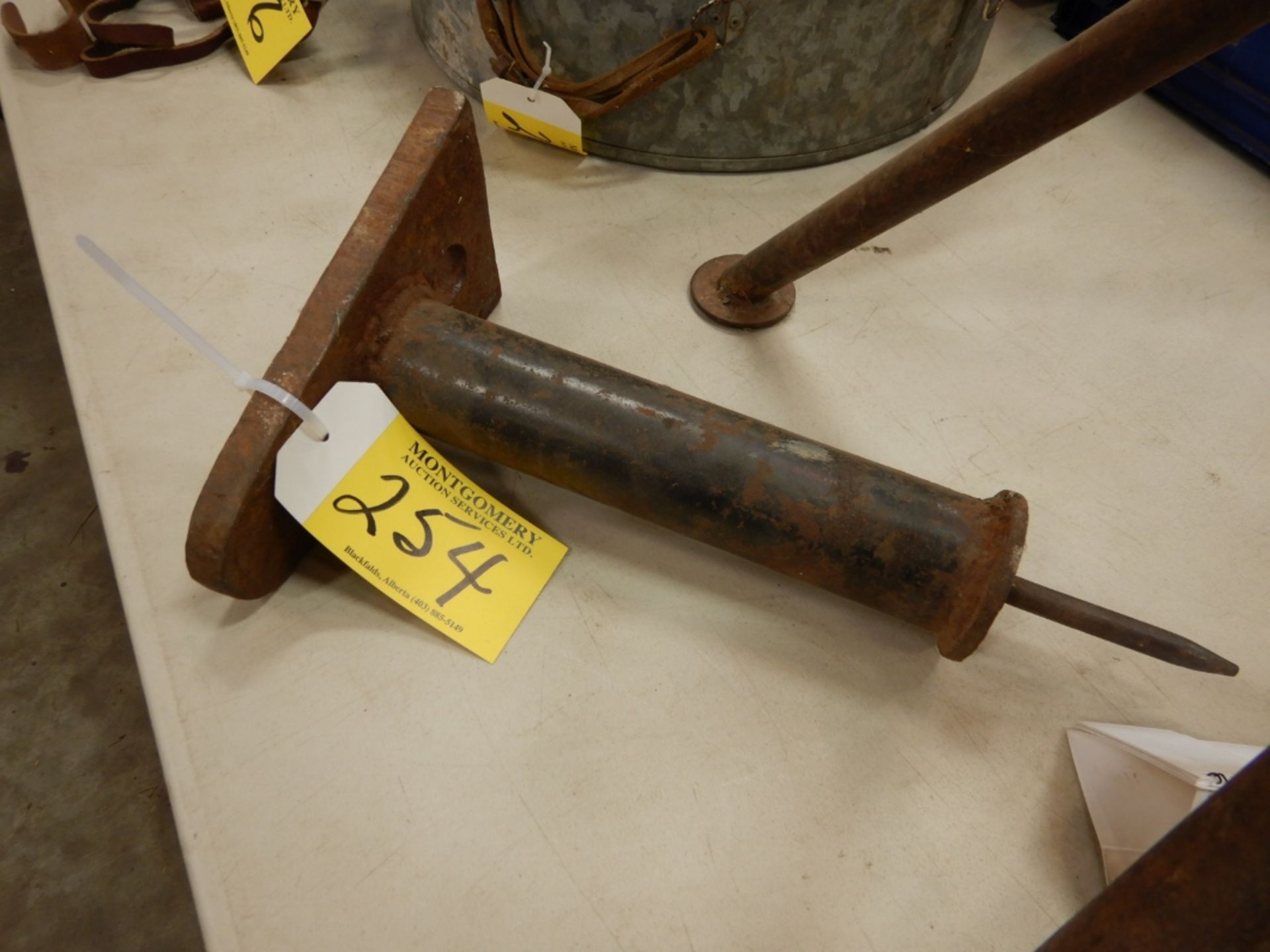 FARRIERS SHOEING ANVIL, FARRIERS SHOEING STAND - Image 3 of 3