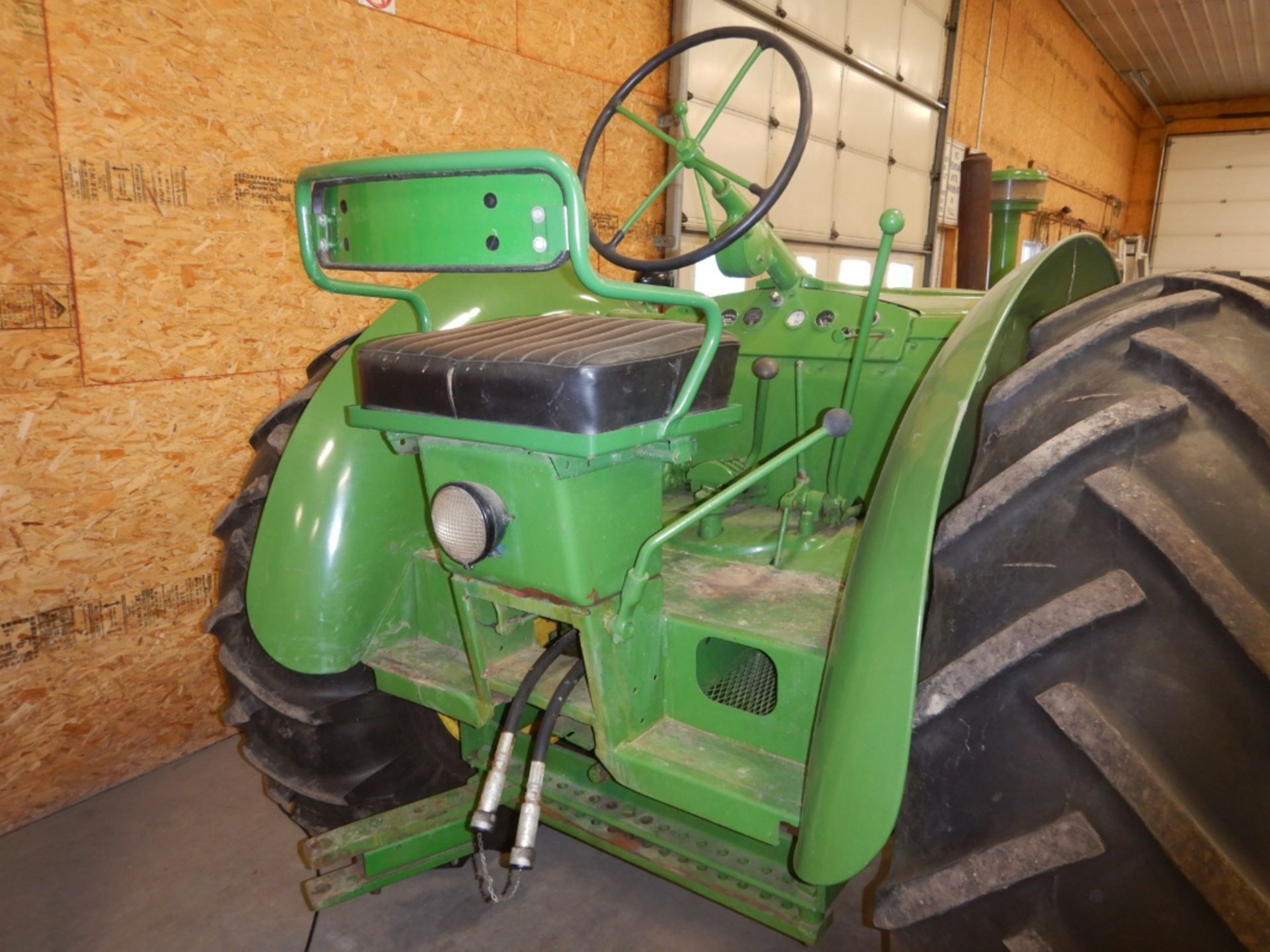 JOHN DEERE 'R' DIESEL TRACTOR - VINTAGE- RUNS VERY WELL, EVERYTHING WORKING, S/N - PLATE NOT - Image 3 of 4