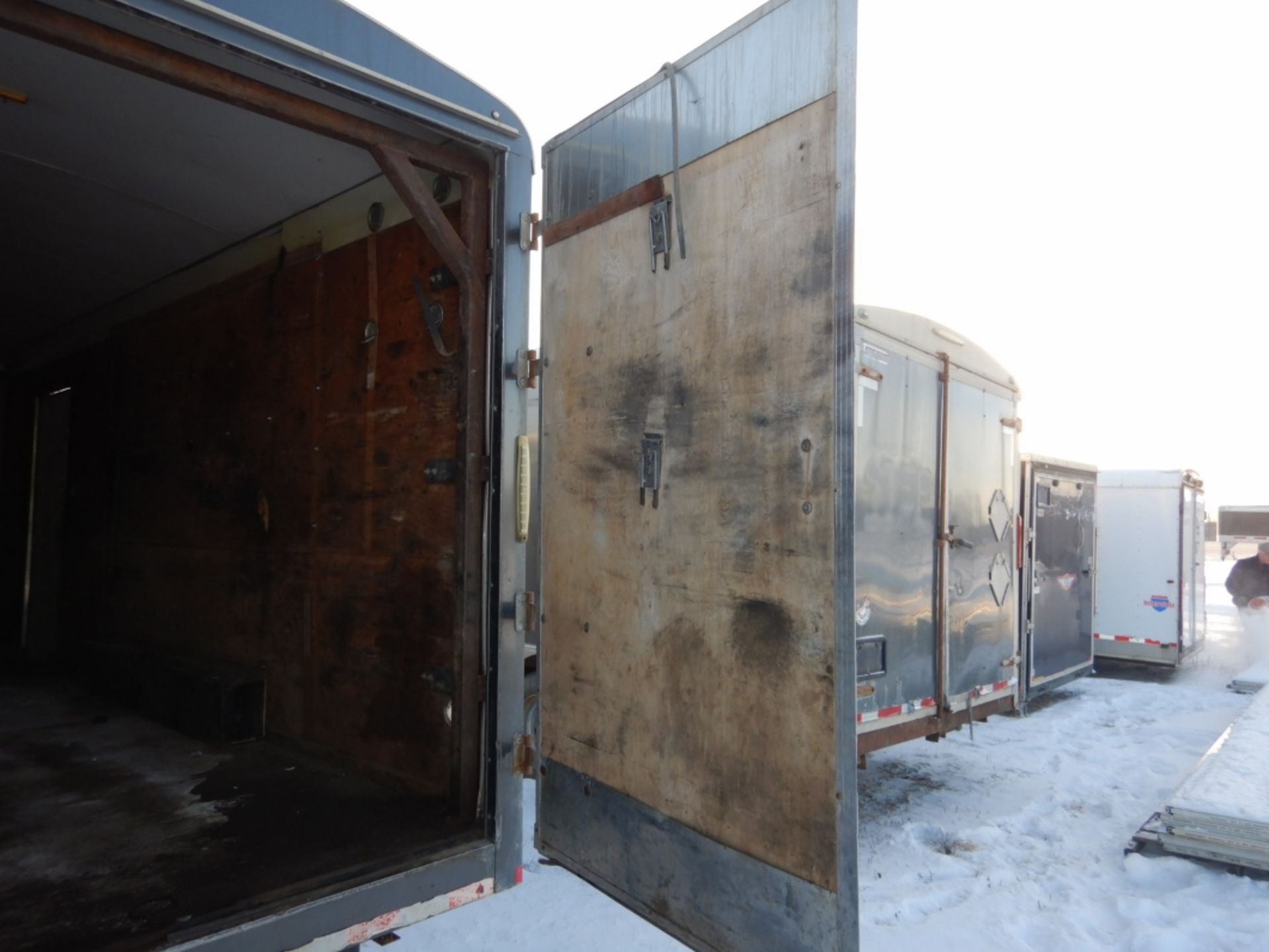 2014 TNT T/A ENCLOSED TRAILER 8.5 FT X 20 FT W/ MAN DOOR, DBL REAR DOORS, 2X8000 LB AXLES - Image 7 of 10