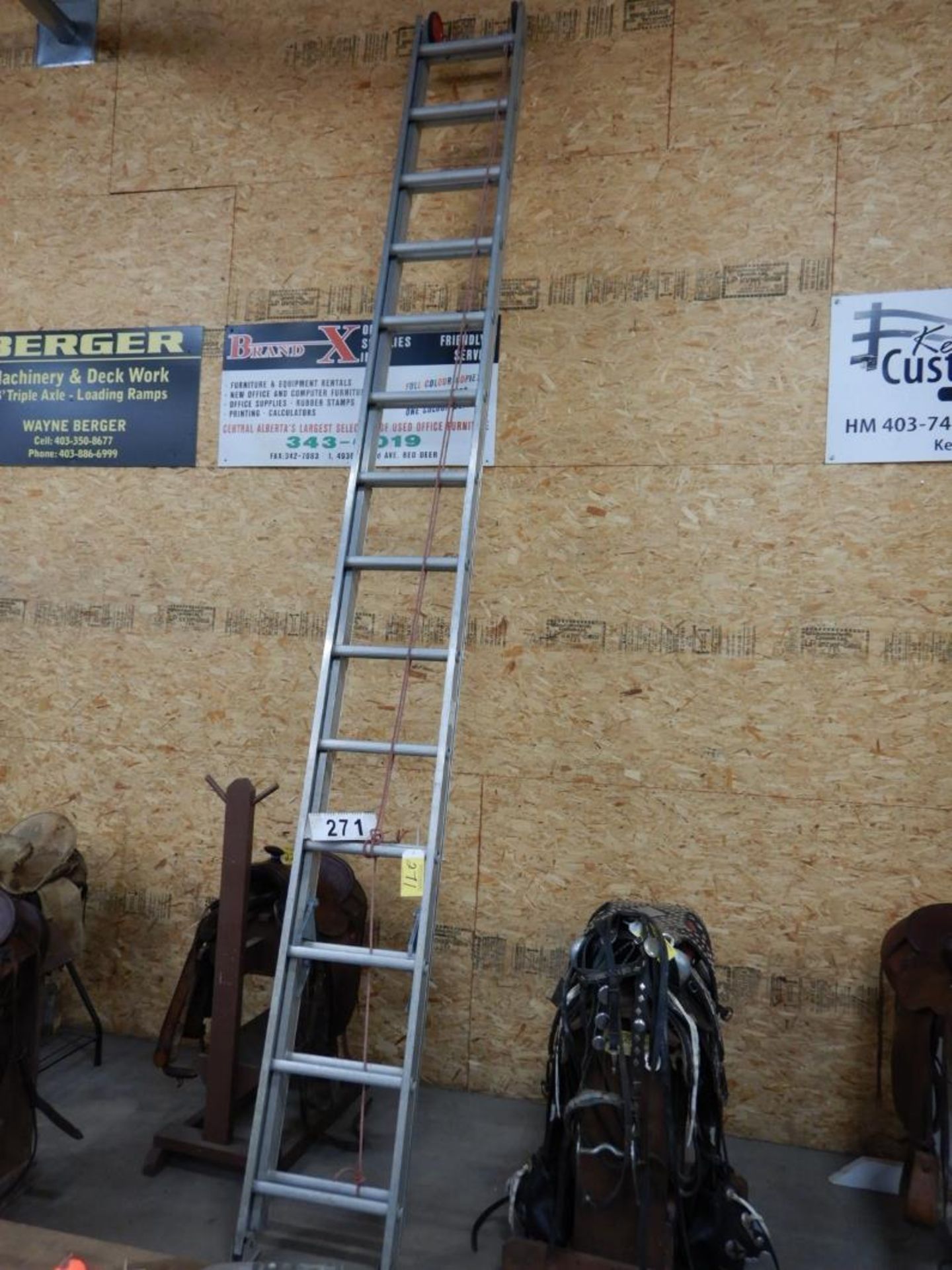 28FT ALUMINUM EXTENSION LADDER