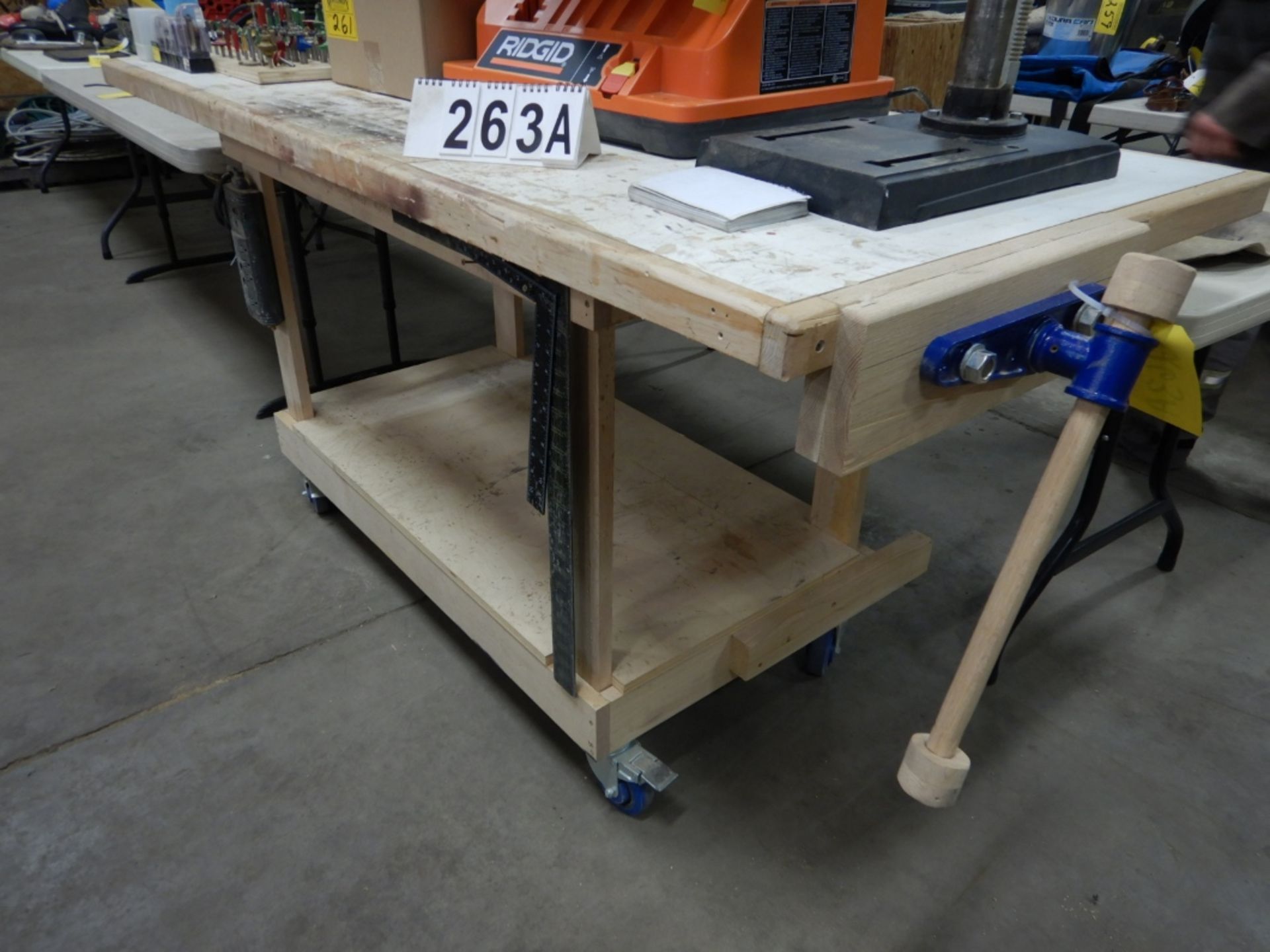 8FT WOOD WORKERS TABLE W/WOOD CLAMPING VISE, CASTORS