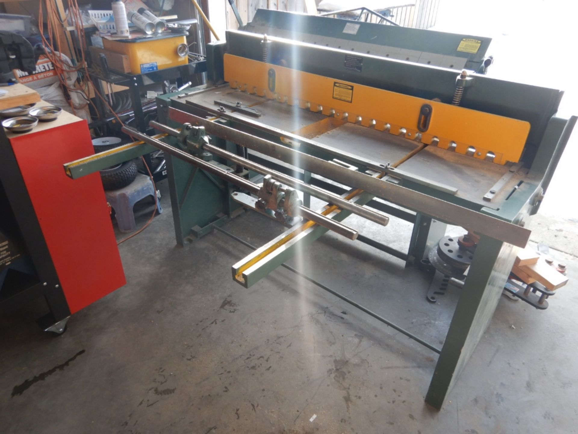 BUSY BEE PRECISION FOOT SHEAR, 52"X16 GA S/N 111117, USED ONCE. LOCATED @ MORNINGSIDE. TO VIEW