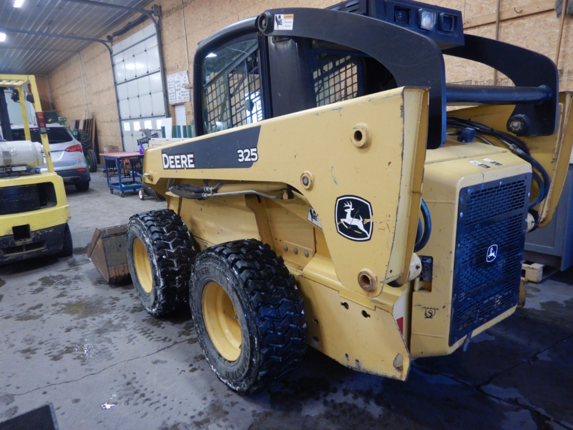 JOHN DEERE 325 SKID STEER W/ 79" SMOOTH BUCKET S/N T00325A124957, 2525 HRS SHOWING - Bild 7 aus 14